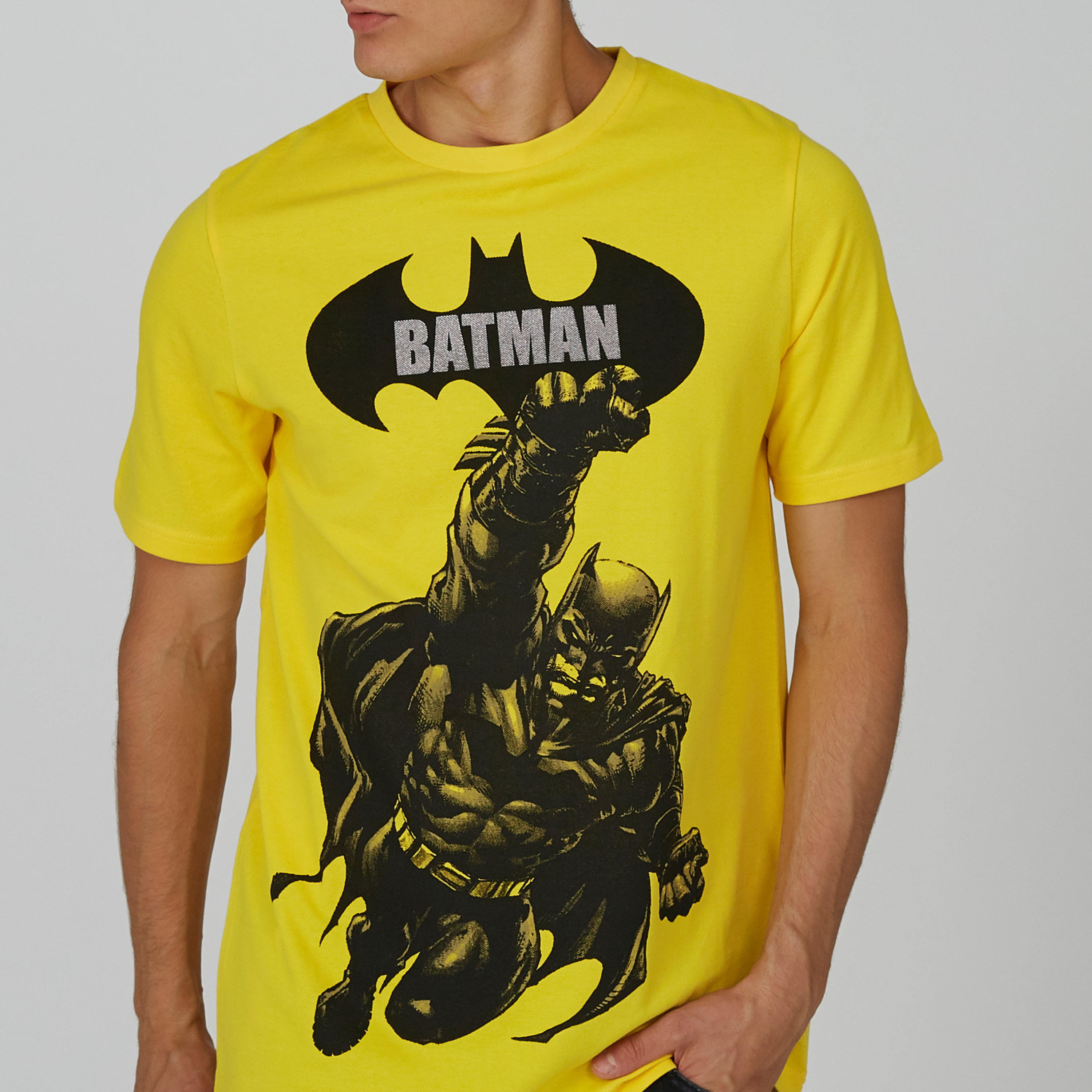 تيشيرت بياقة ضيّقة وأكمام قصيرة وطبعات باتمان-men-clothing-tshirtsandpolos-tshirts-image-5