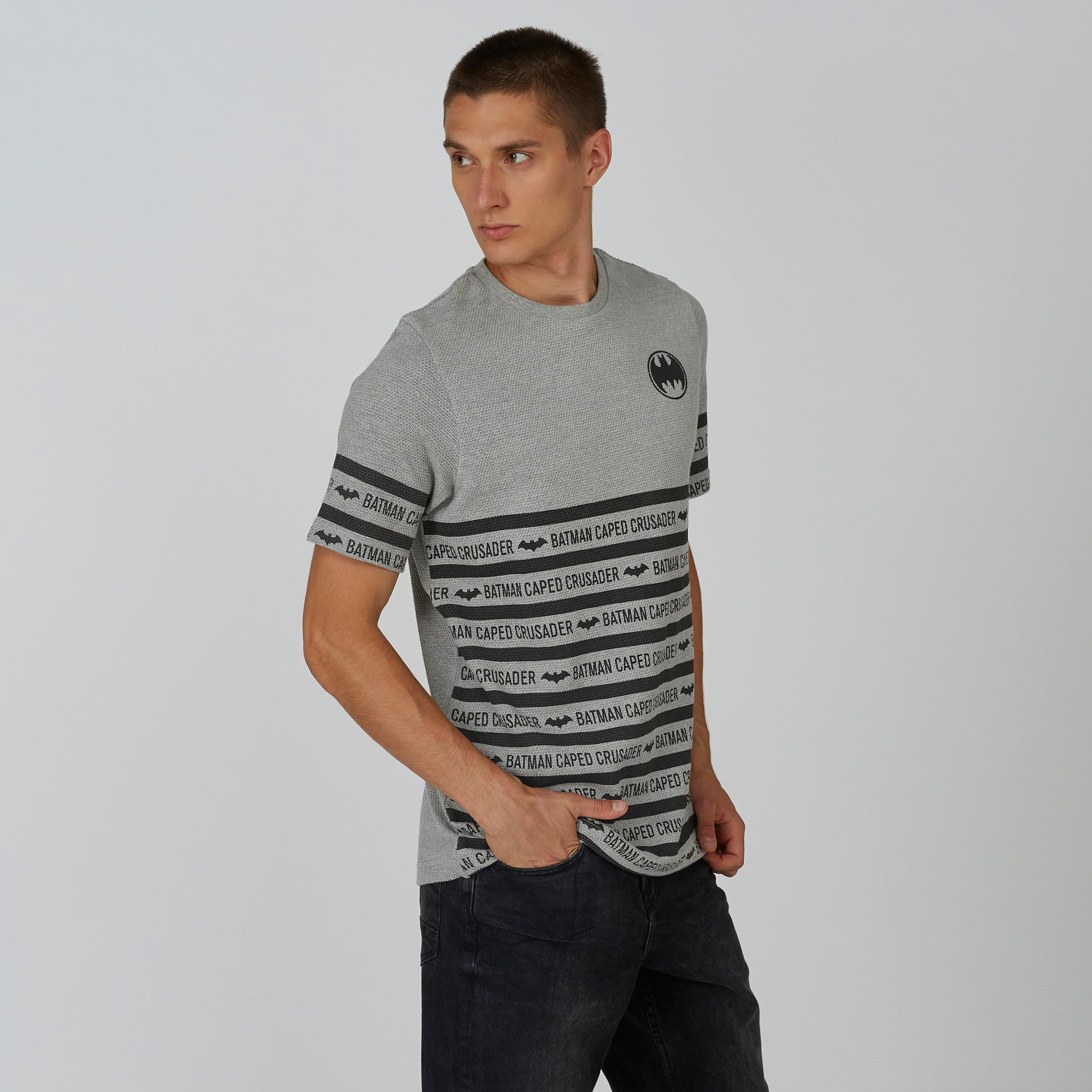 تيشيرت بياقة ضيّقة وأكمام قصيرة وطبعات باتمان-men-clothing-tshirtsandpolos-tshirts-image-4