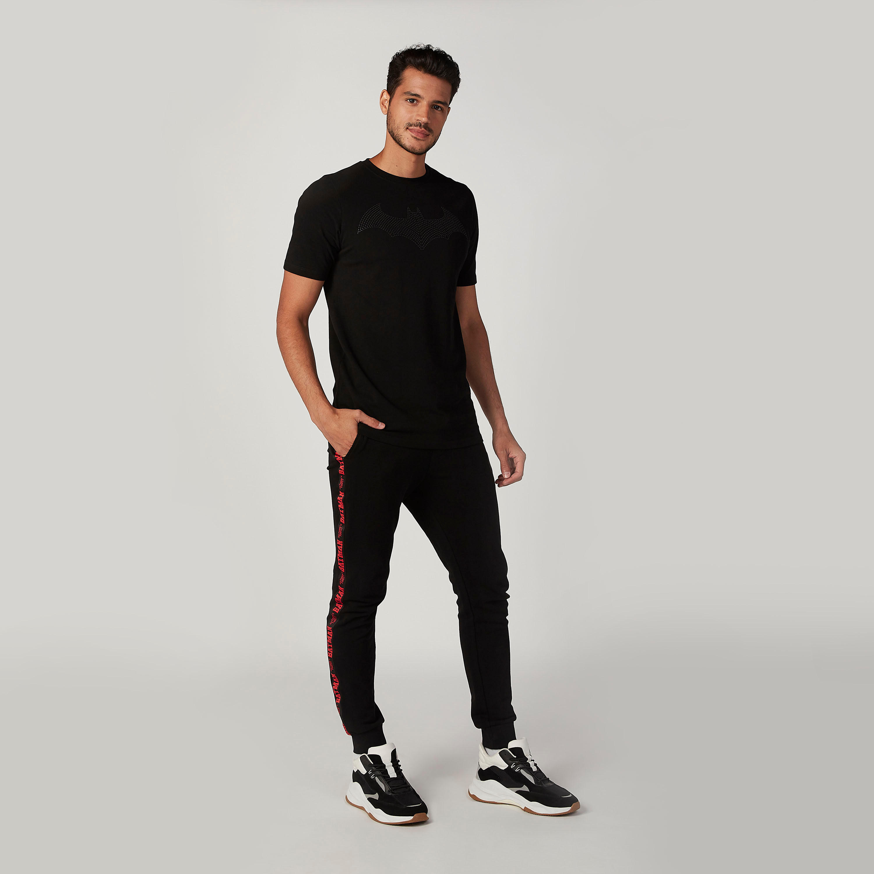 بنطال رياضي بخصر مطّاطي وجيوب وطبعات باتمان-men-clothing-bottoms-joggers-image-2