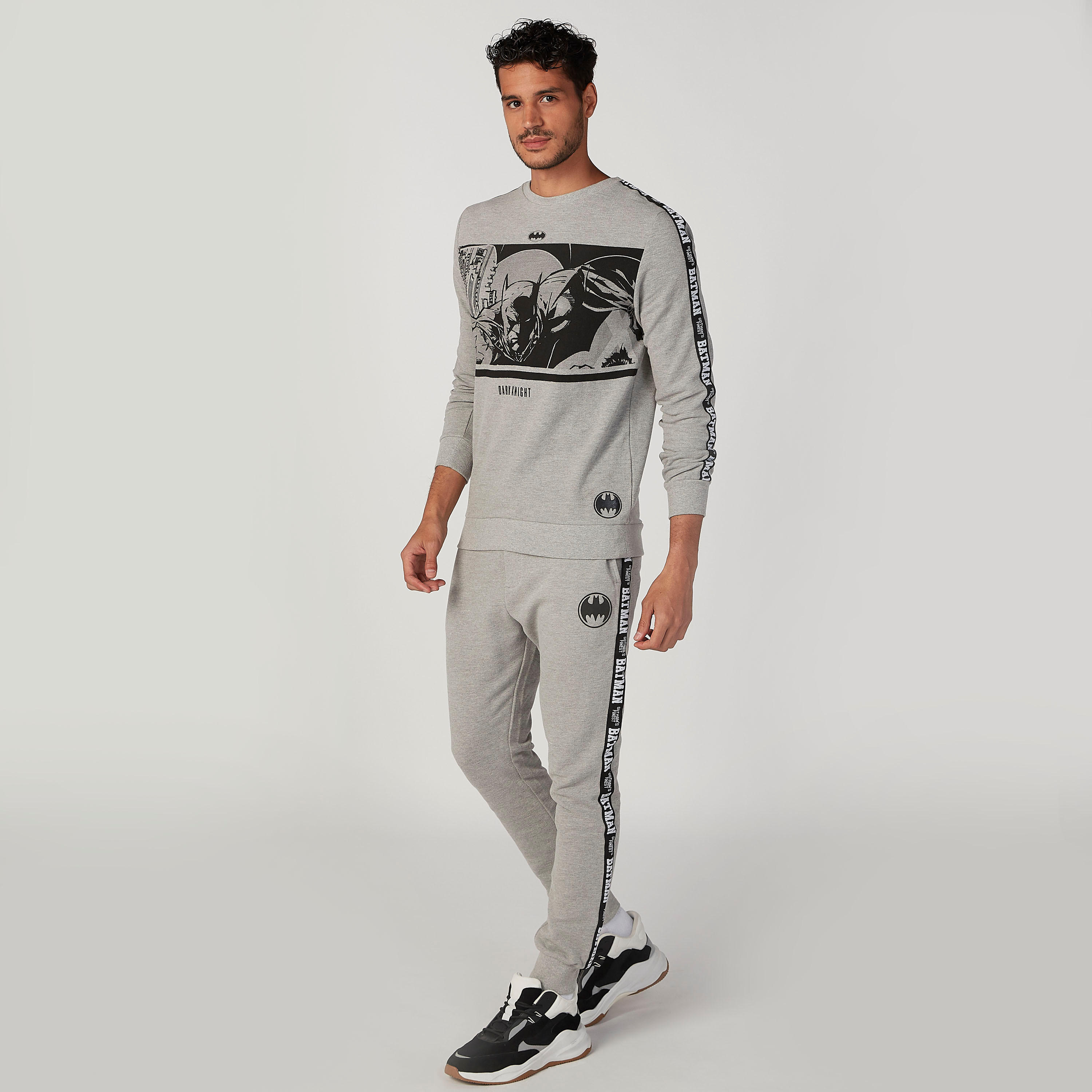 سويت شيرت بياقة مستديرة وأكمام طويلة وطبعات باتمان-men-winterwear-hoodiesandsweatshirts-image-4