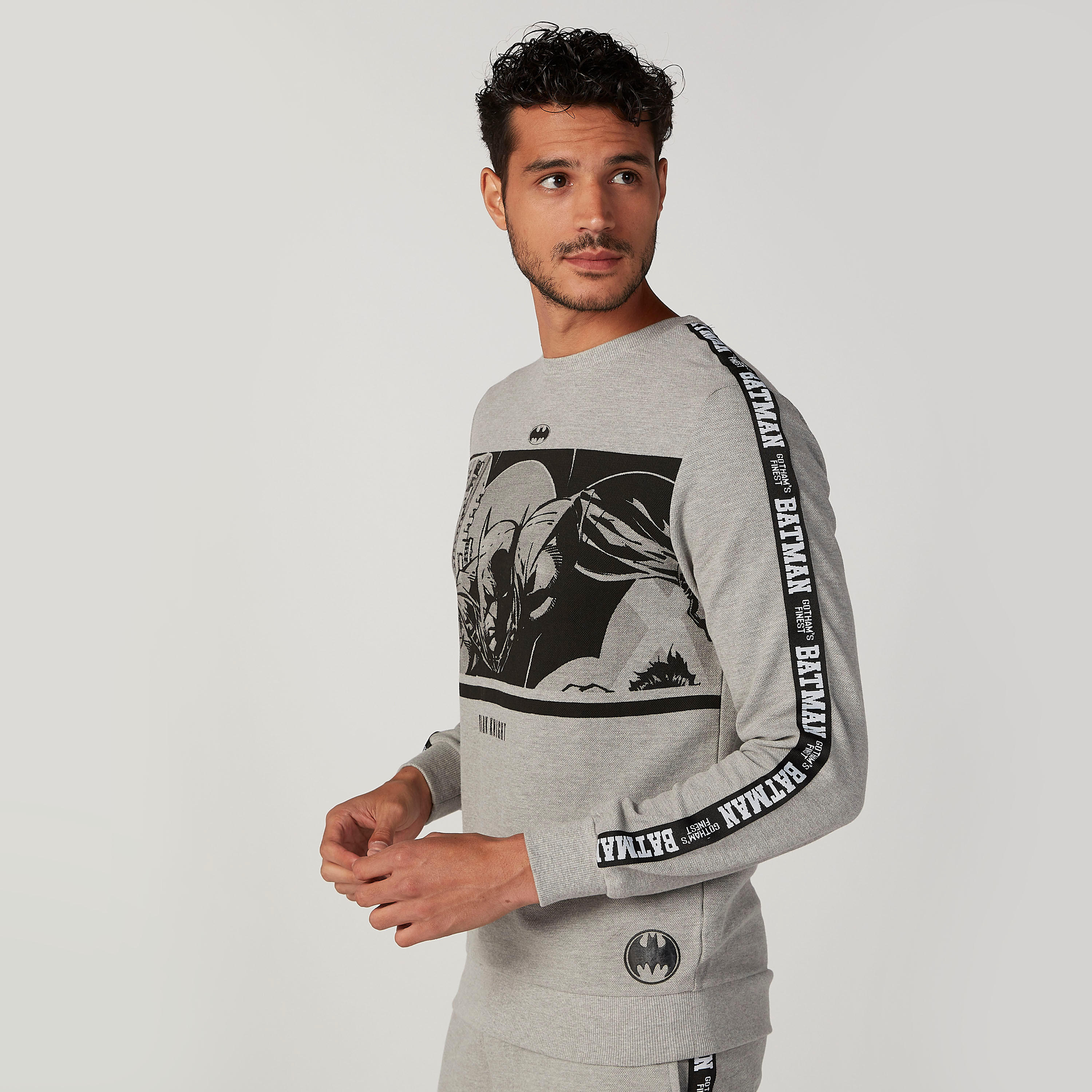 سويت شيرت بياقة مستديرة وأكمام طويلة وطبعات باتمان-men-winterwear-hoodiesandsweatshirts-image-1