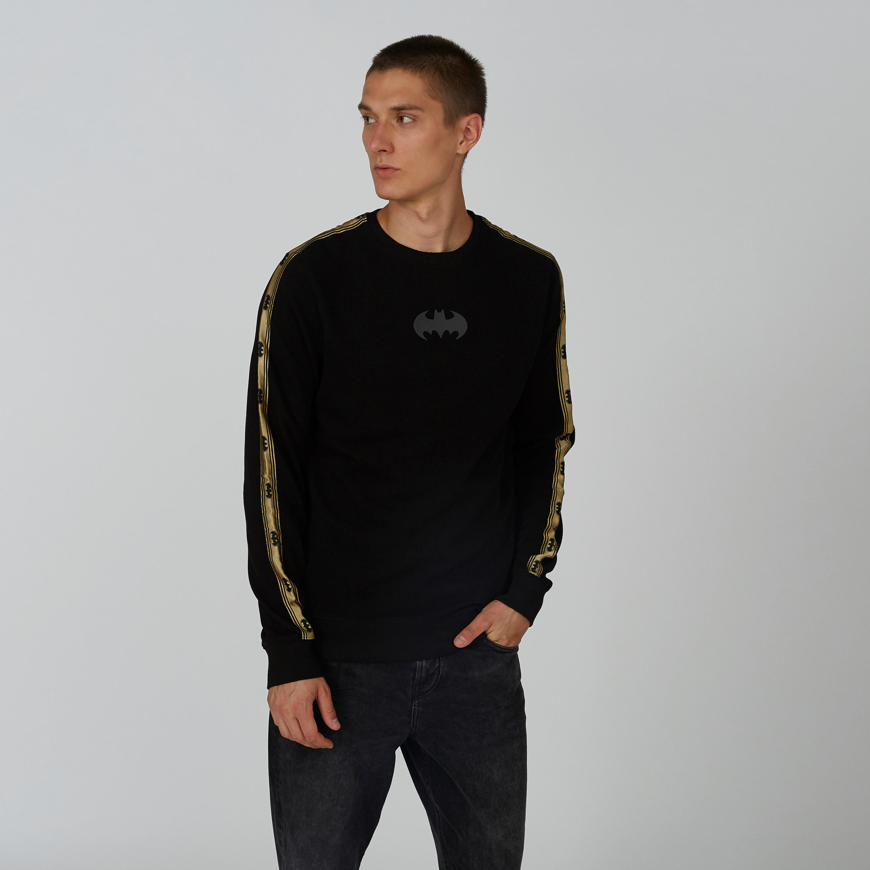 سويت شيرت بياقة مستديرة وأكمام طويلة وطبعات باتمان-men-winterwear-hoodiesandsweatshirts-image-1