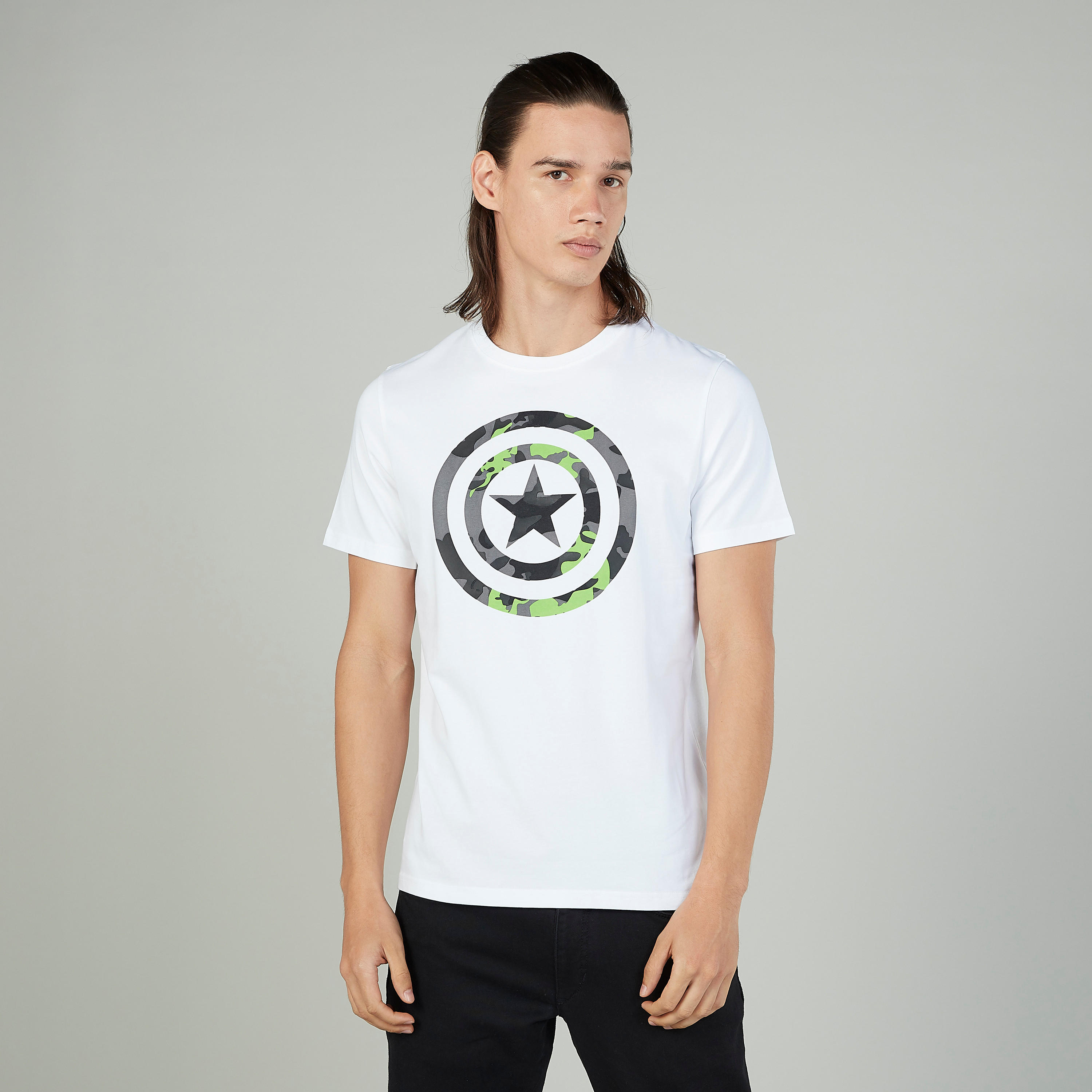 تيشيرت مستدام سليم بياقة ضيّقة وطبعات جوني برافو -men-clothing-tshirtsandpolos-tshirts-image-1