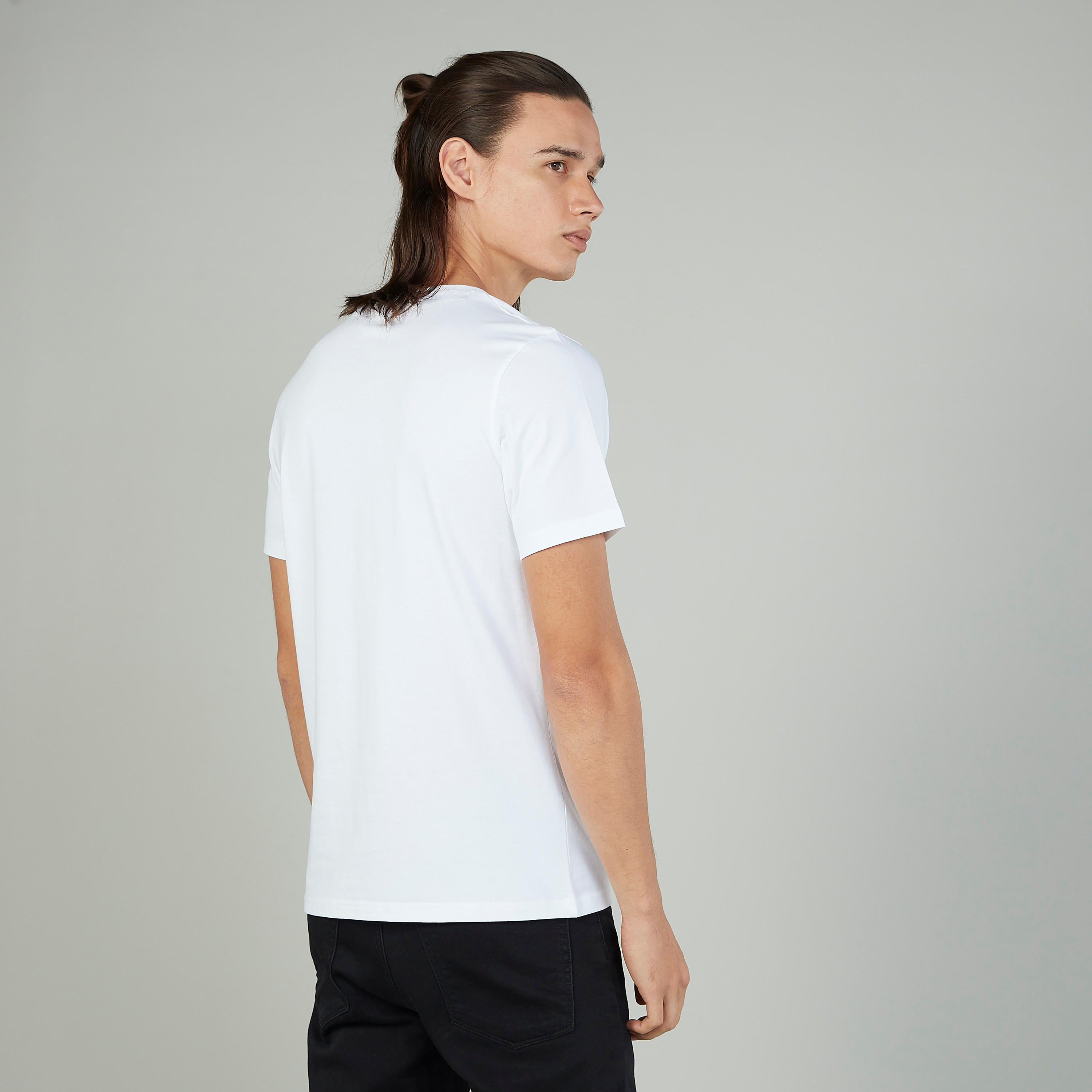 تيشيرت مستدام سليم بياقة ضيّقة وطبعات جوني برافو -men-clothing-tshirtsandpolos-tshirts-image-4