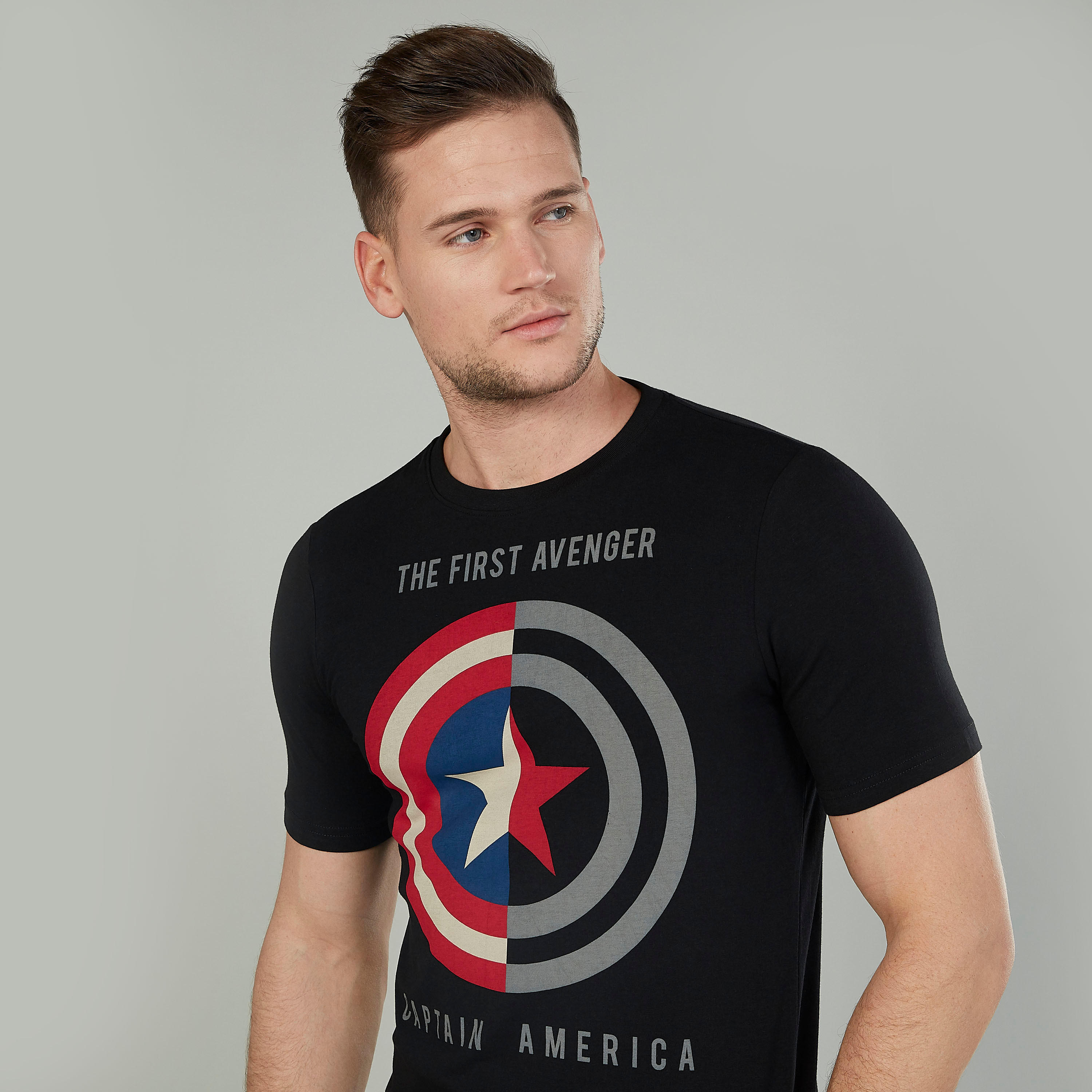 تيشيرت مستدام بياقة ضيقة وأكمام قصيرة وطبعات كابتن أميريكا-men-clothing-tshirtsandpolos-tshirts-image-3