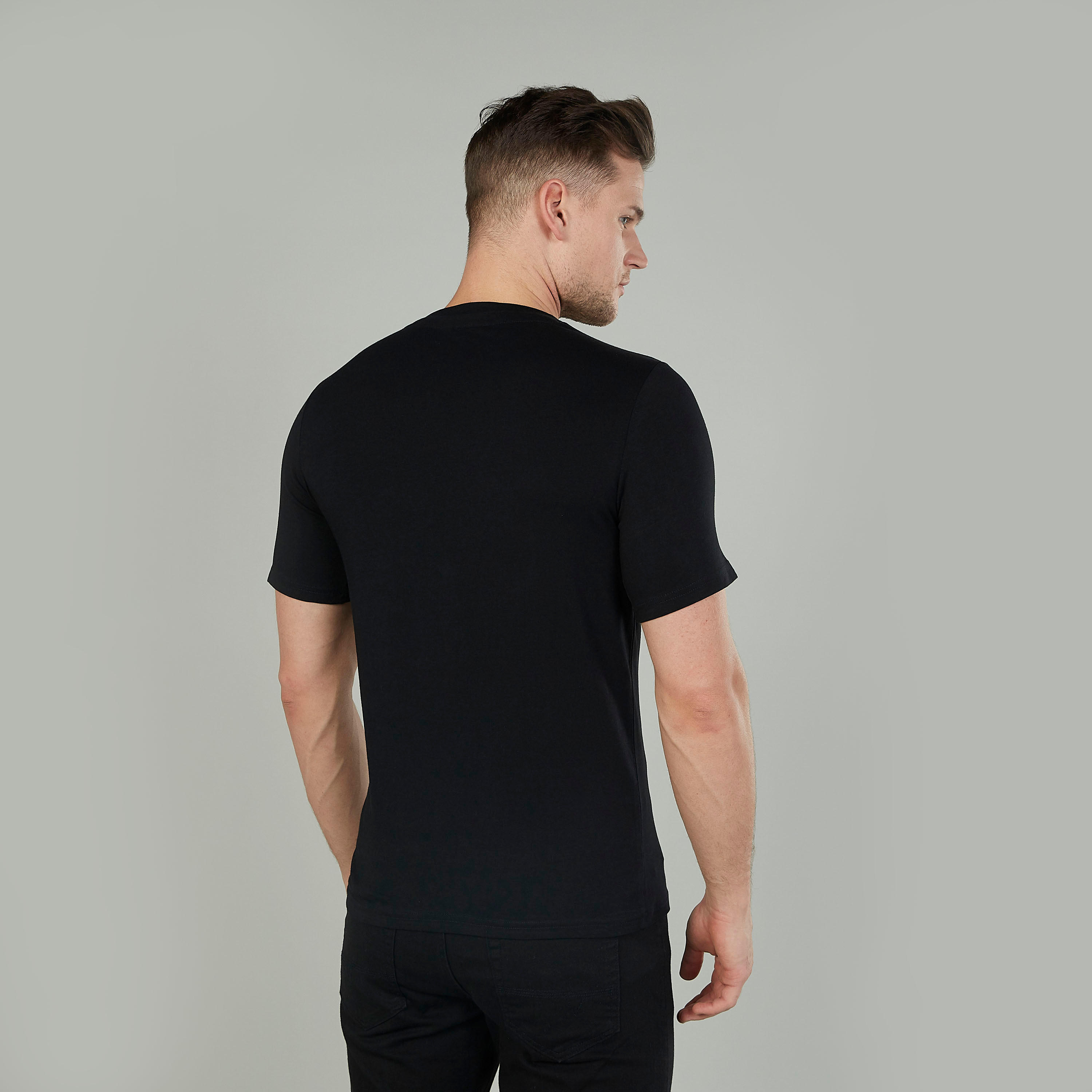 تيشيرت مستدام بياقة ضيقة وأكمام قصيرة وطبعات كابتن أميريكا-men-clothing-tshirtsandpolos-tshirts-image-4