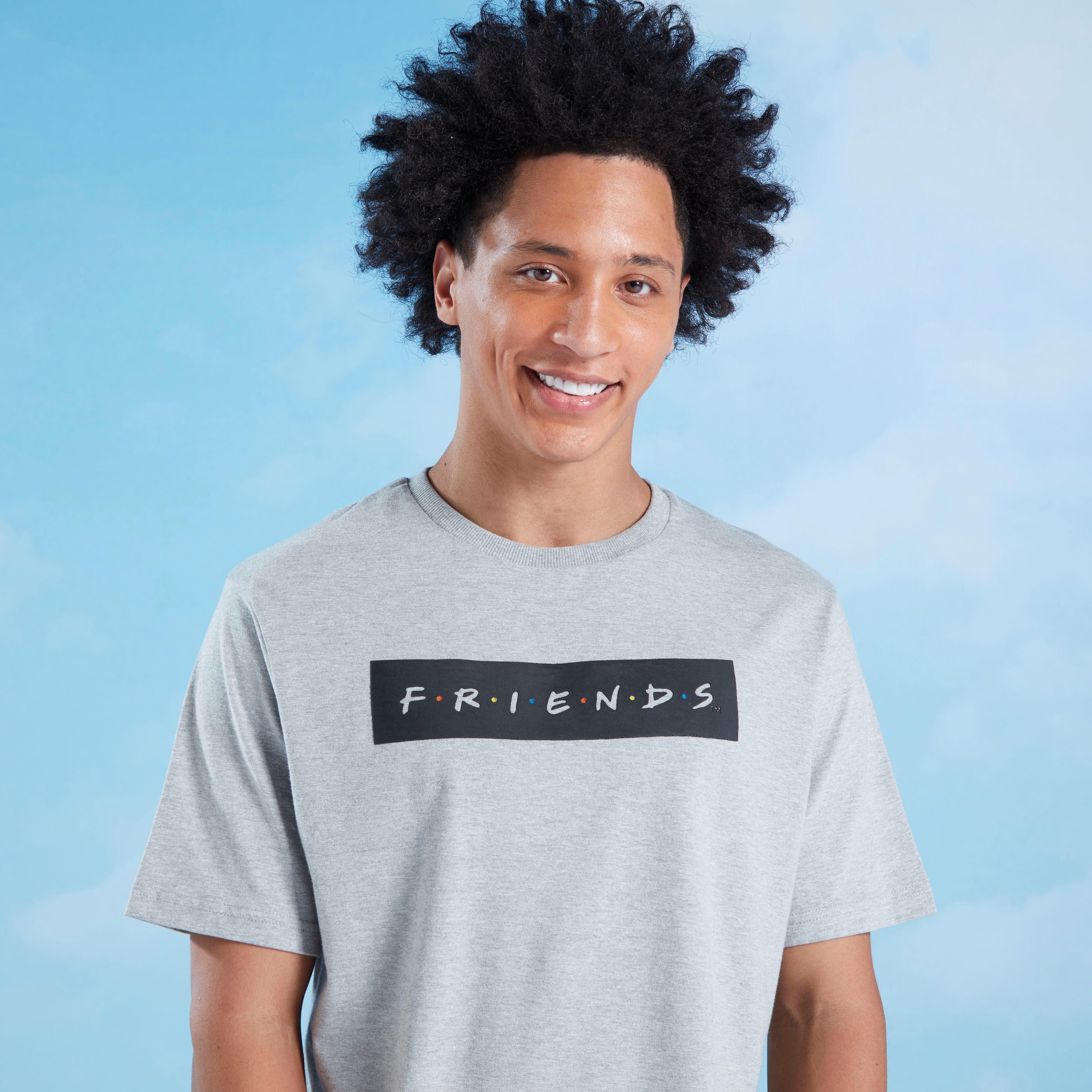 تيشيرت بياقة مستديرة وأكمام قصيرة وطبعات فريندز-men-clothing-tshirtsandpolos-tshirts-image-1