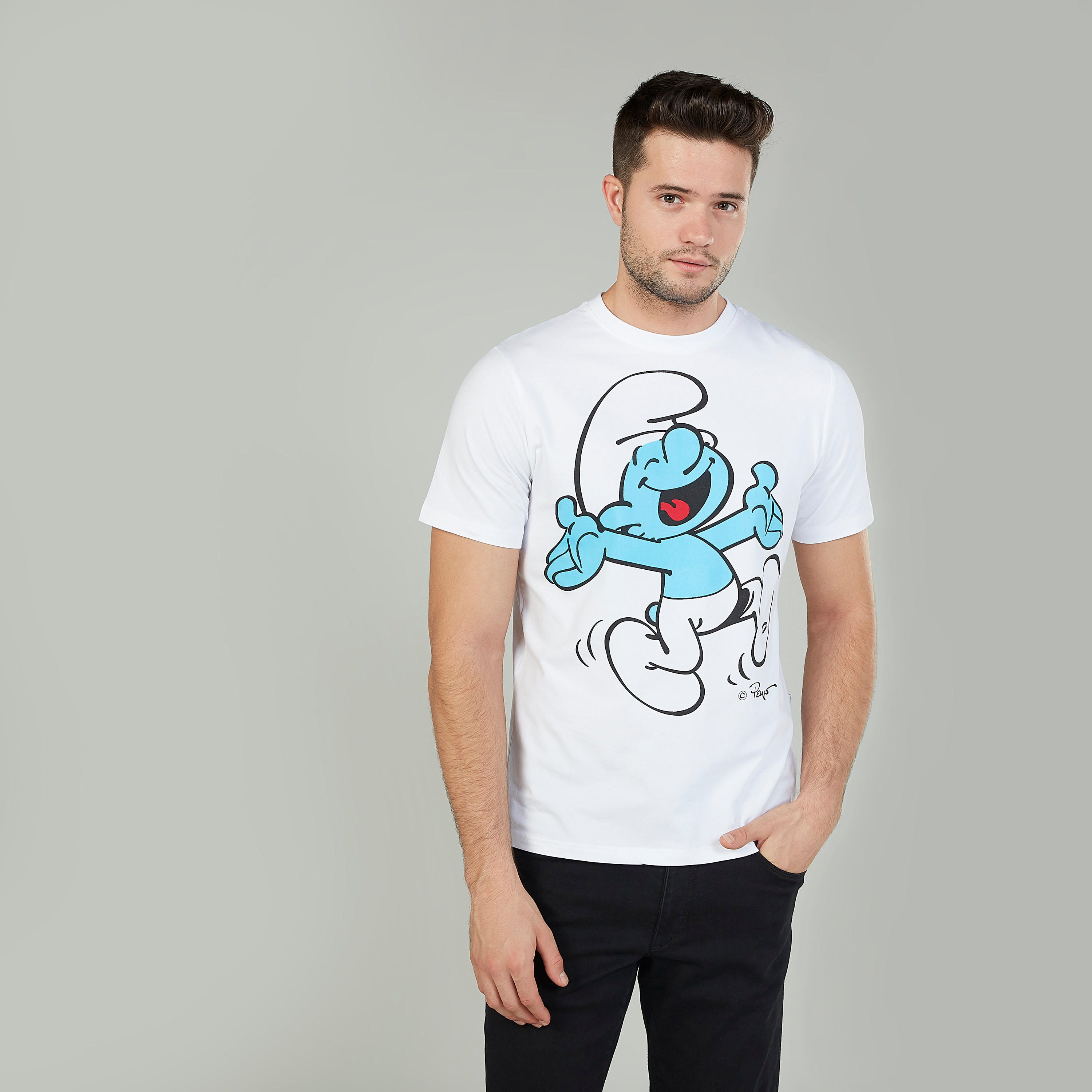 تيشيرت مستدام بياقة ضيّقة وطبعات السنافر -men-clothing-tshirtsandpolos-tshirts-image-1