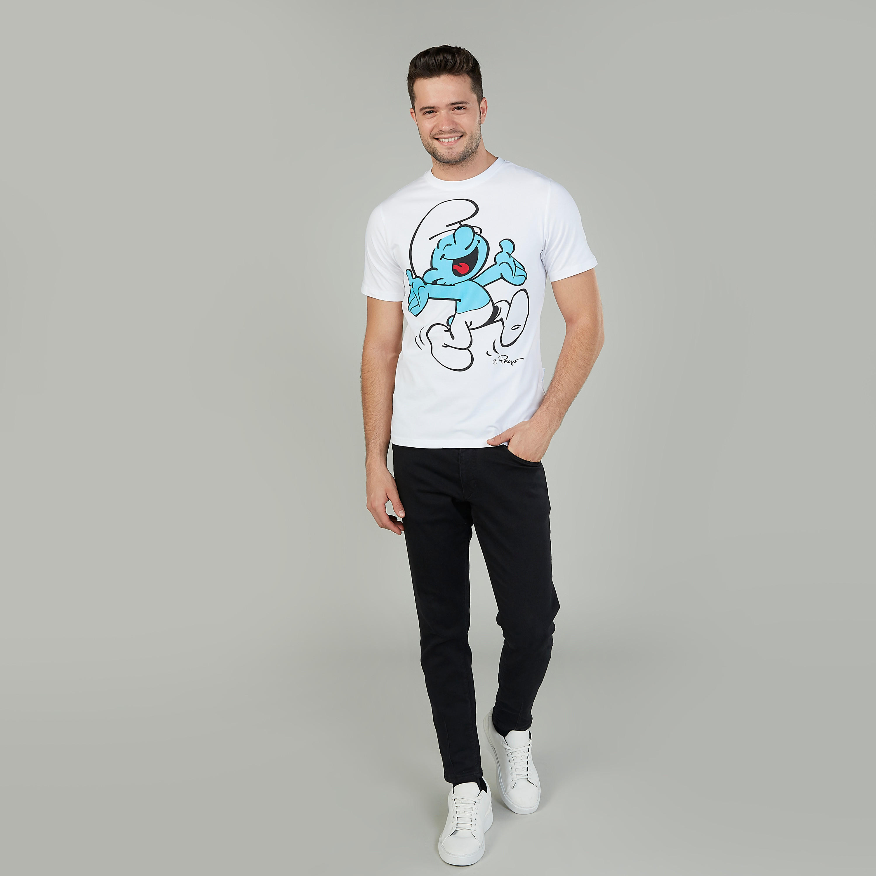 تيشيرت مستدام بياقة ضيّقة وطبعات السنافر -men-clothing-tshirtsandpolos-tshirts-image-2