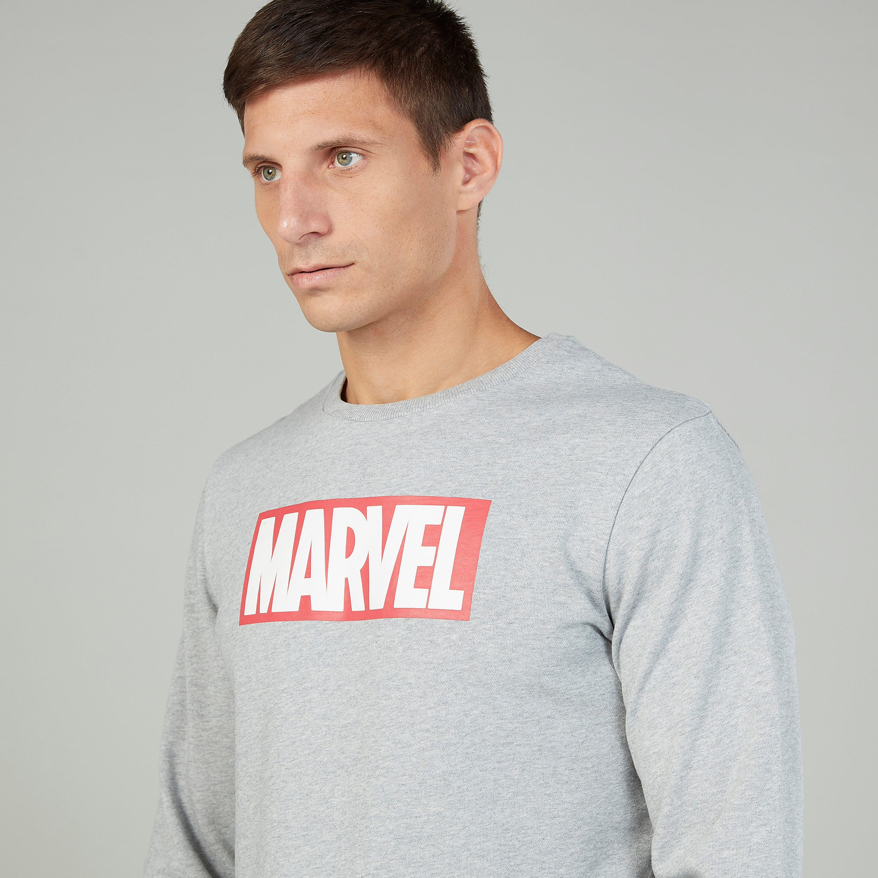 سويت شيرت بياقة ضيّقة وأكمام طويلة وطبعات مارفل-men-winterwear-hoodiesandsweatshirts-image-3