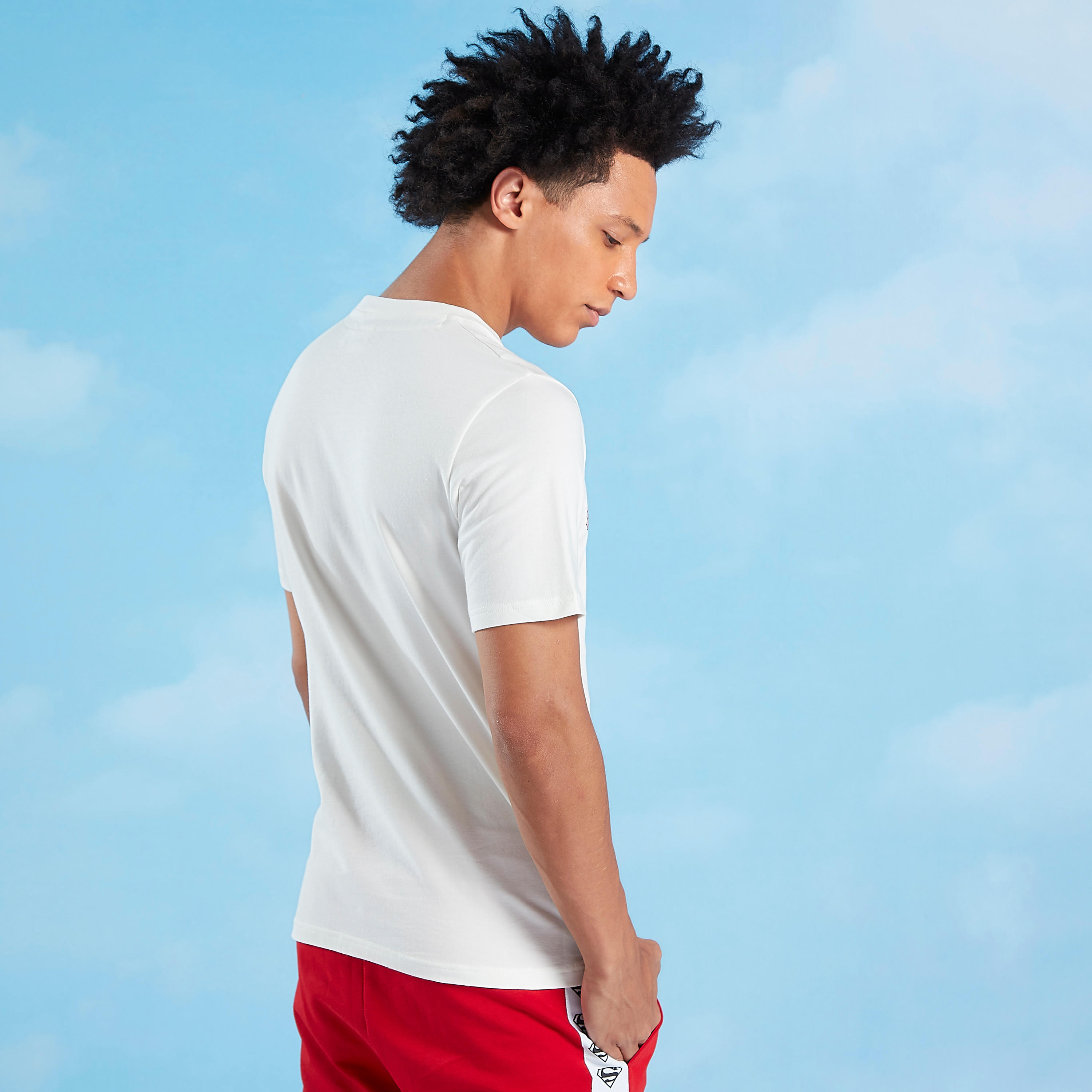 شورت سادة بتفاصيل شريطة بطبعات سوبرمان ورباط-men-clothing-bottoms-shorts-image-5