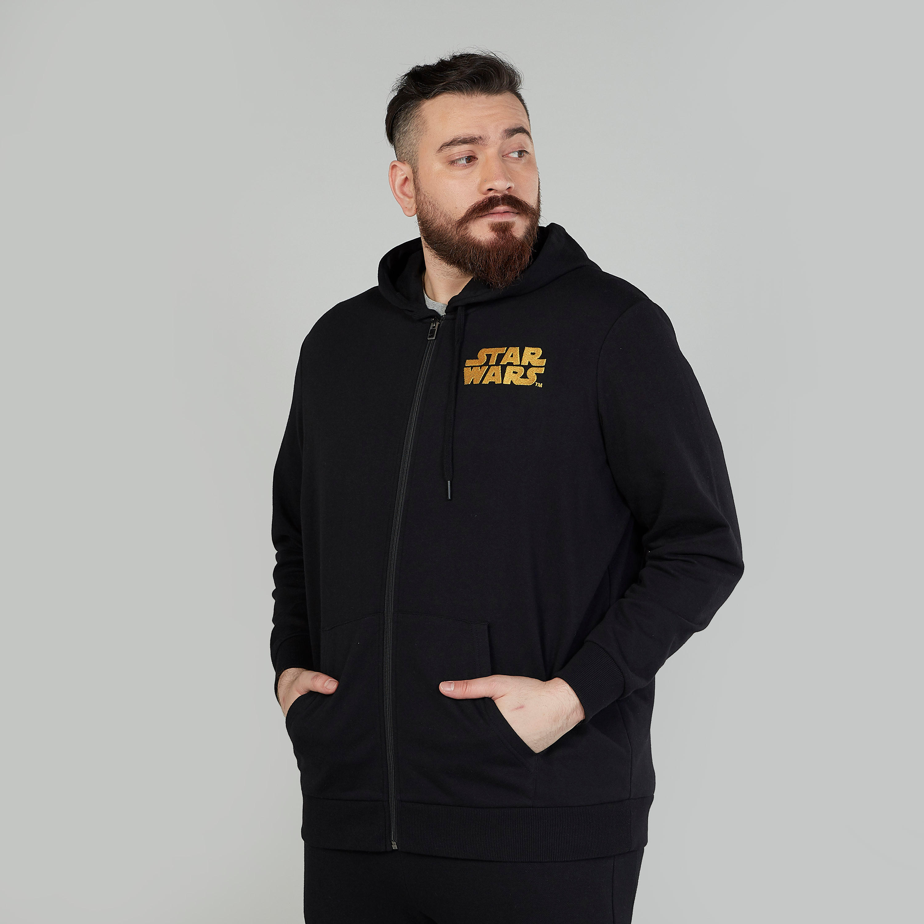 جاكيت بطبعات ستار وورز وأكمام طويلة وقبّعة-men-winterwear-hoodiesandsweatshirts-image-1