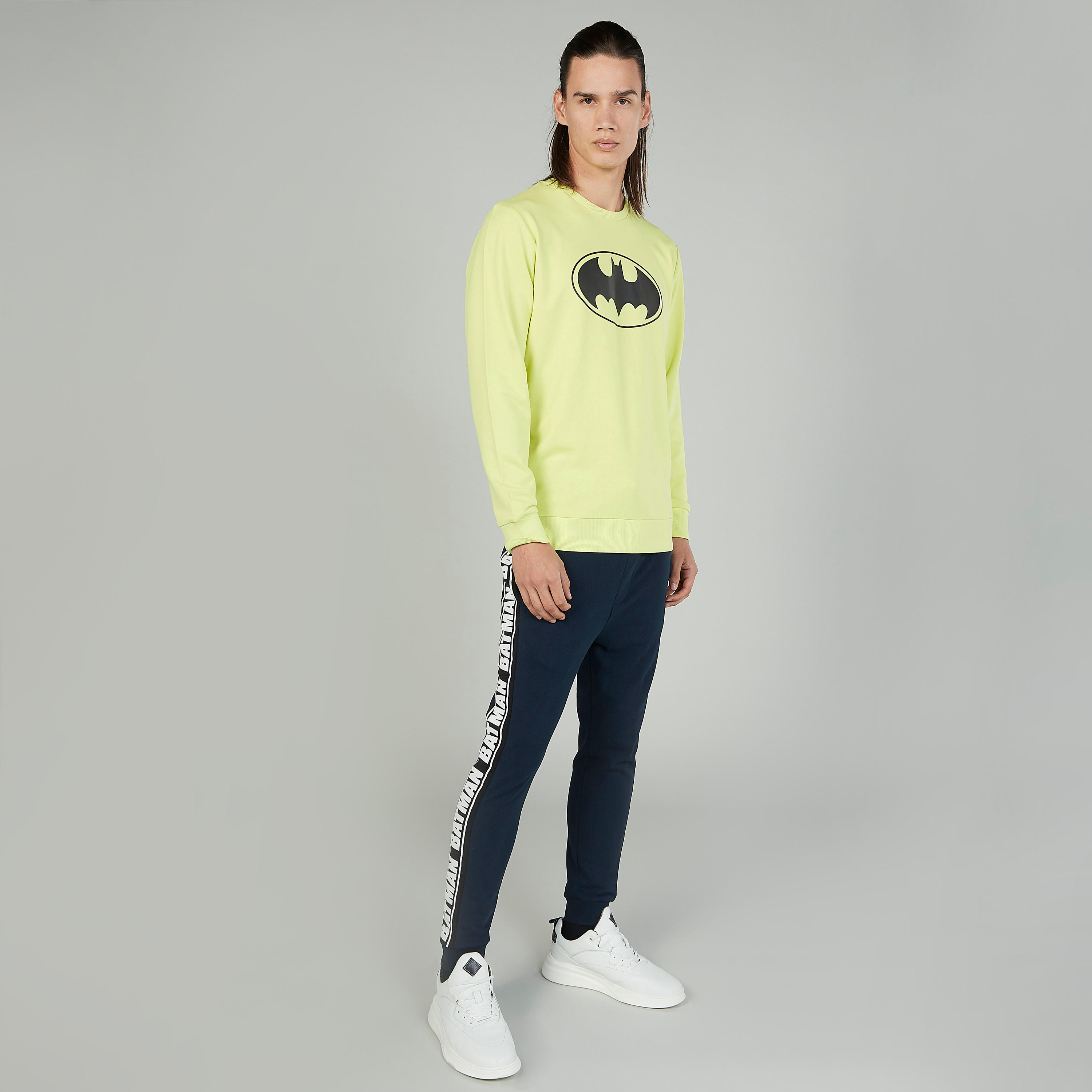 بنطلون رياضي مستدام بتفاصيل جيوب وطبعات سمايلي وورلد-men-clothing-bottoms-joggers-image-2