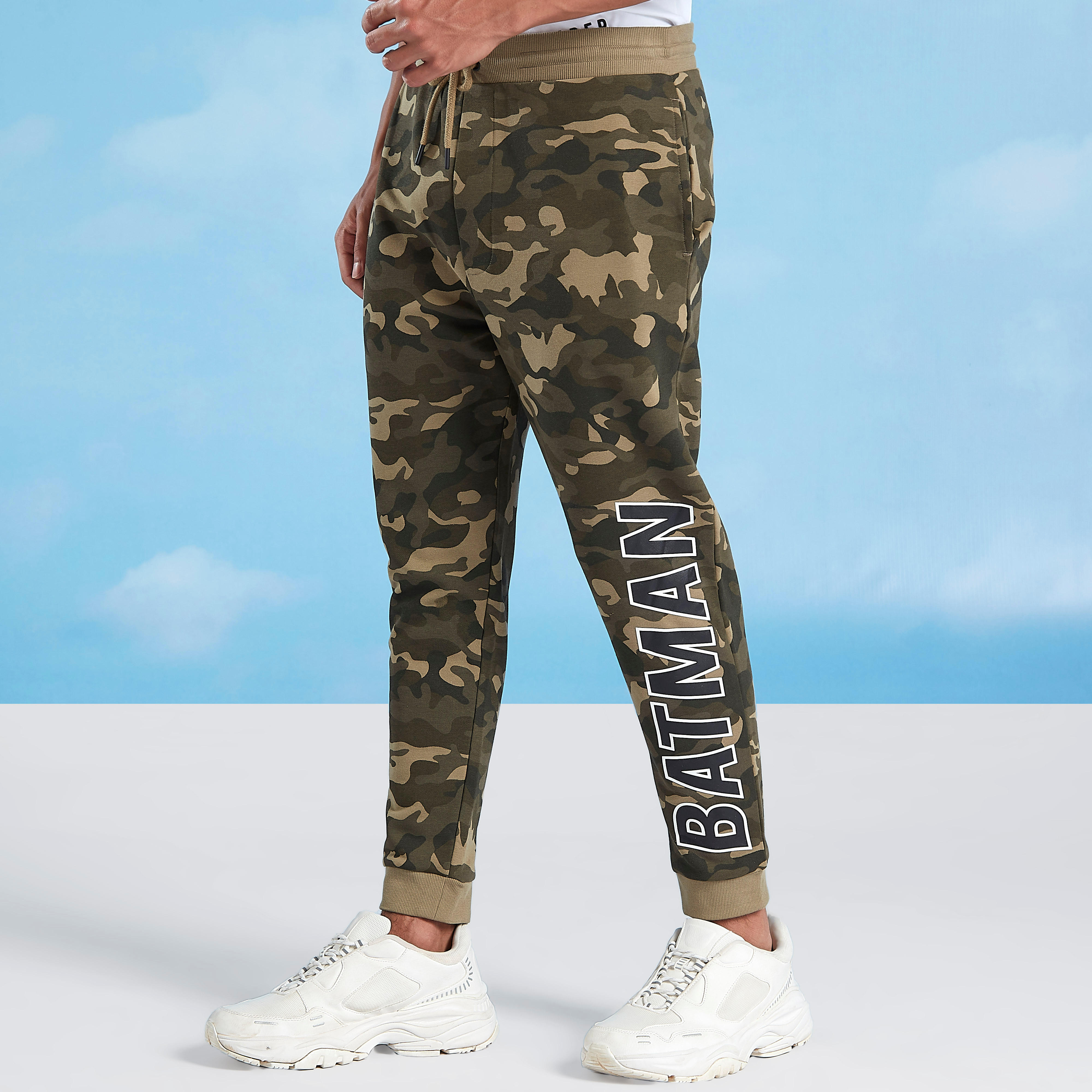 تيشيرت مستدام بأكمام قصيرة وطبعات سمايلي وورلد -men-clothing-bottoms-joggers-image-1