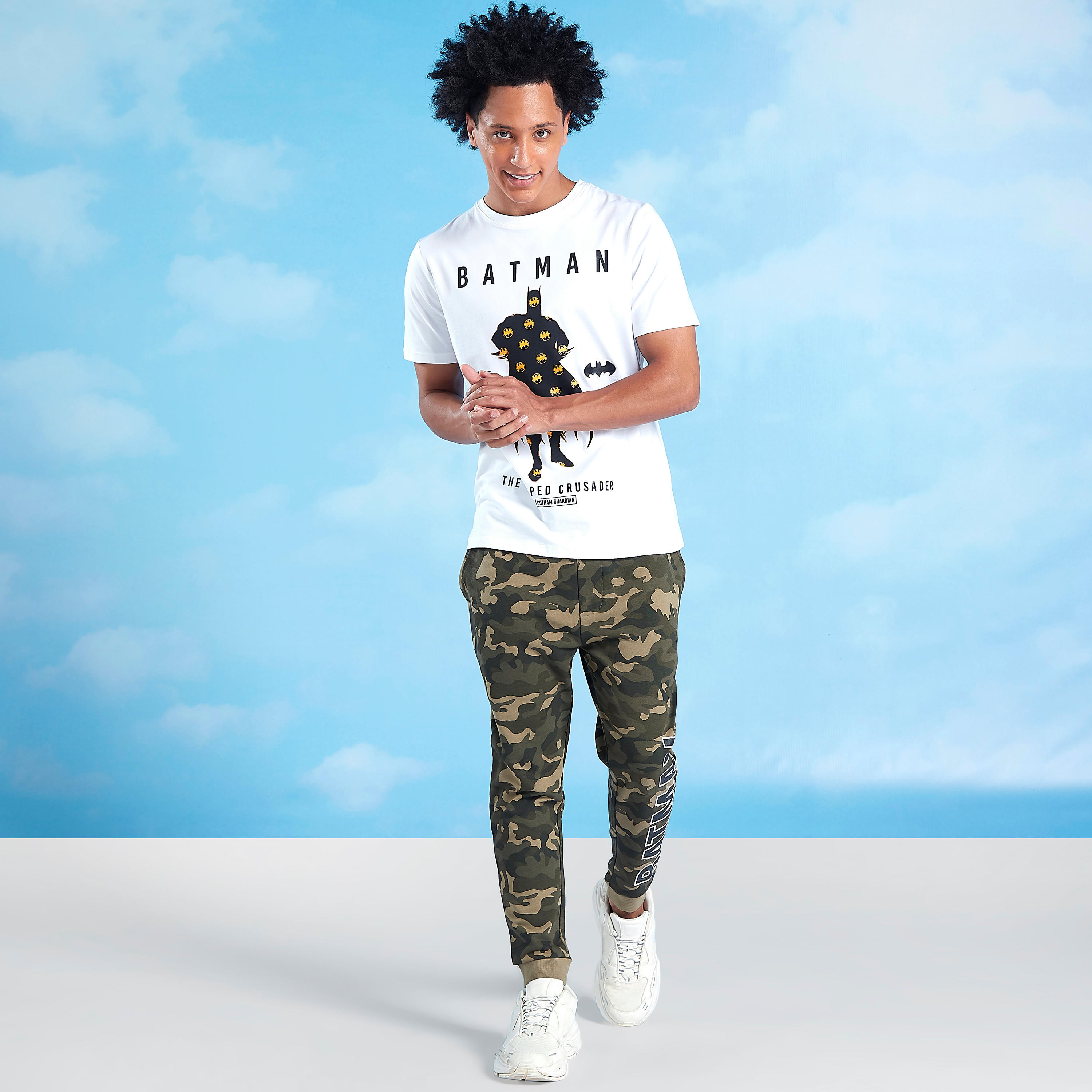 تيشيرت مستدام بأكمام قصيرة وطبعات سمايلي وورلد -men-clothing-bottoms-joggers-image-2