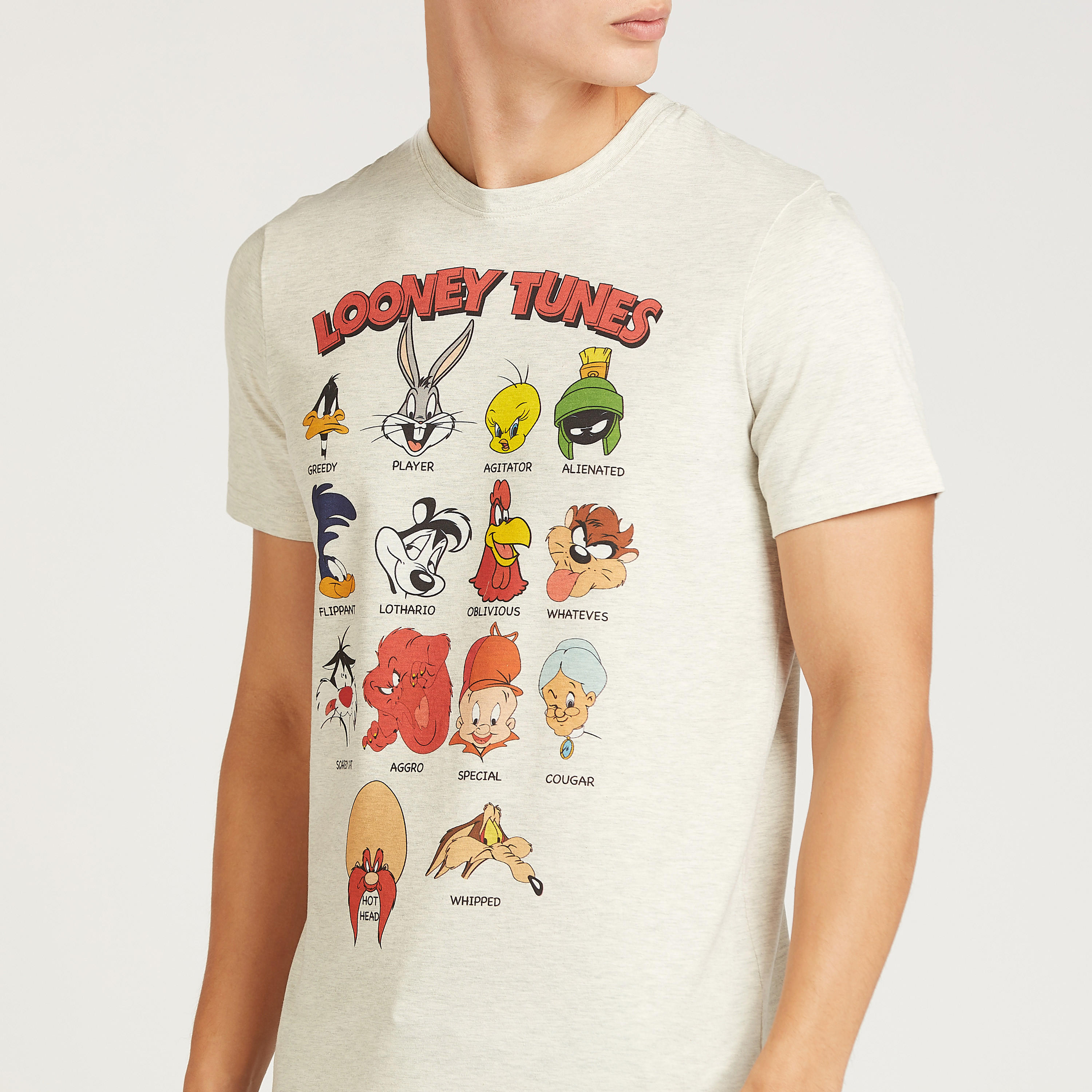 تيشيرت بقصة سليم بأكمام قصيرة وياقة ضيقة وطبعات لوني تيونز-men-clothing-tshirtsandpolos-tshirts-image-3