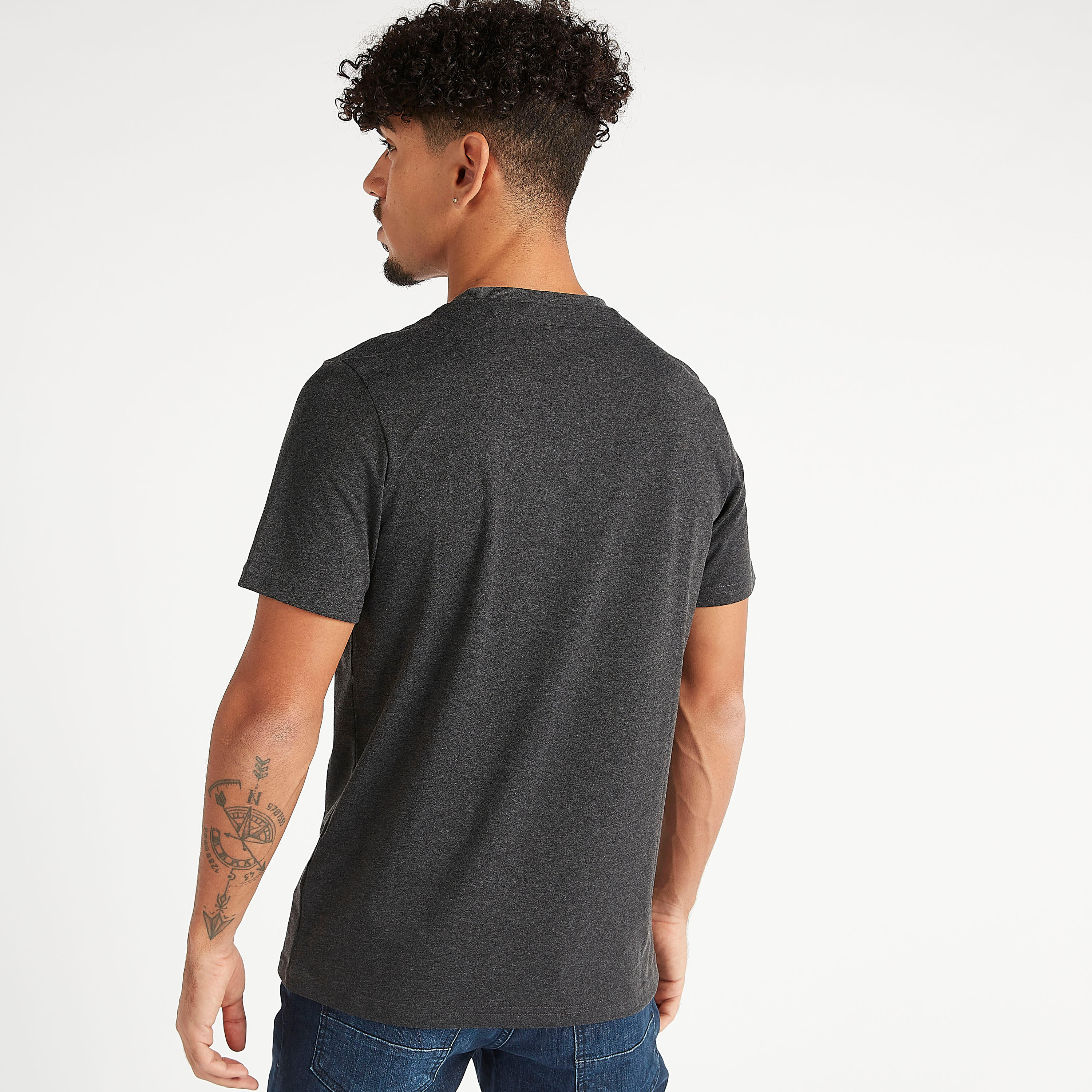 تيشيرت سليم بأكمام قصيرة وياقة ضيقة وطبعات كابتن أمريكا-men-clothing-tshirtsandpolos-tshirts-image-3