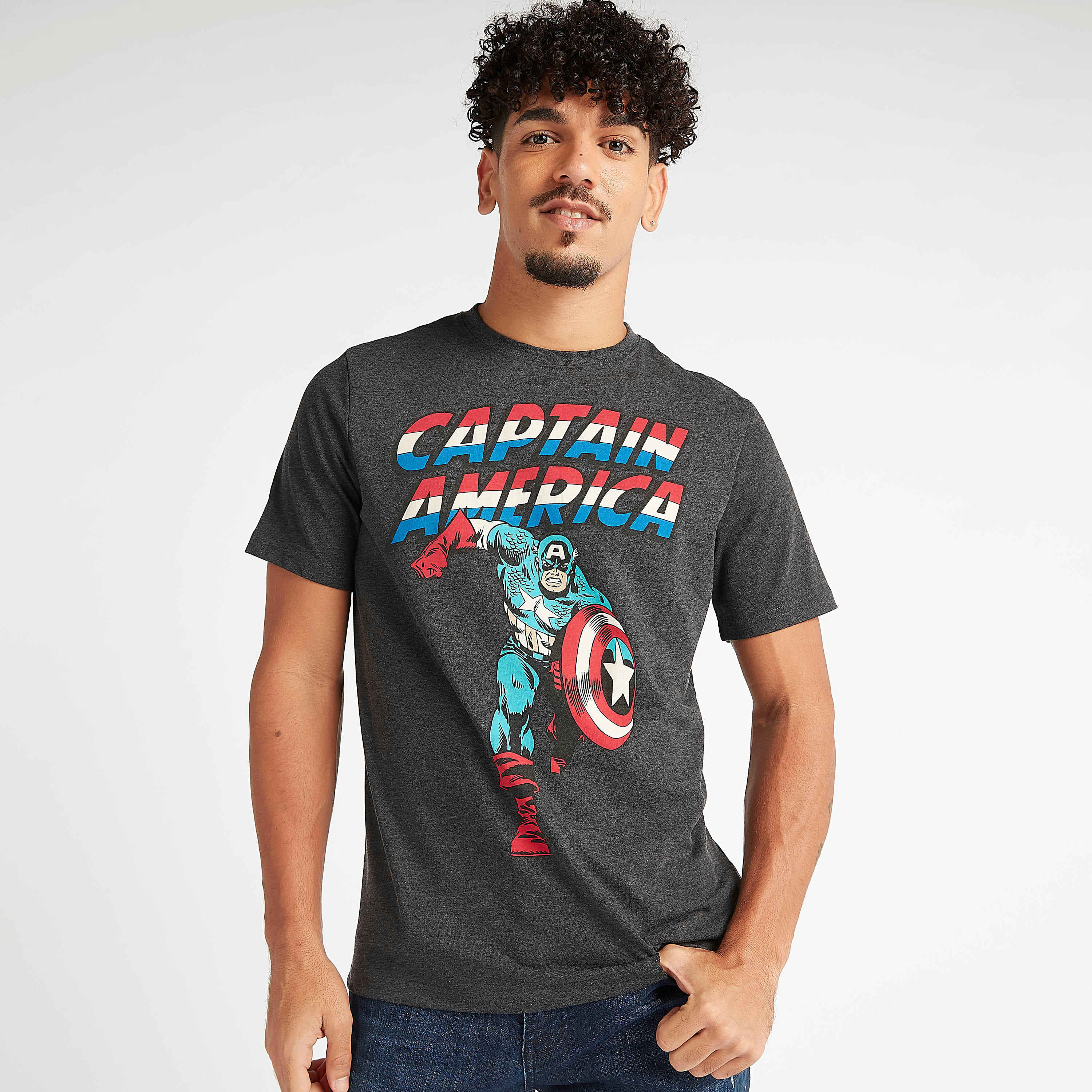 تيشيرت سليم بأكمام قصيرة وياقة ضيقة وطبعات كابتن أمريكا-men-clothing-tshirtsandpolos-tshirts-image-4