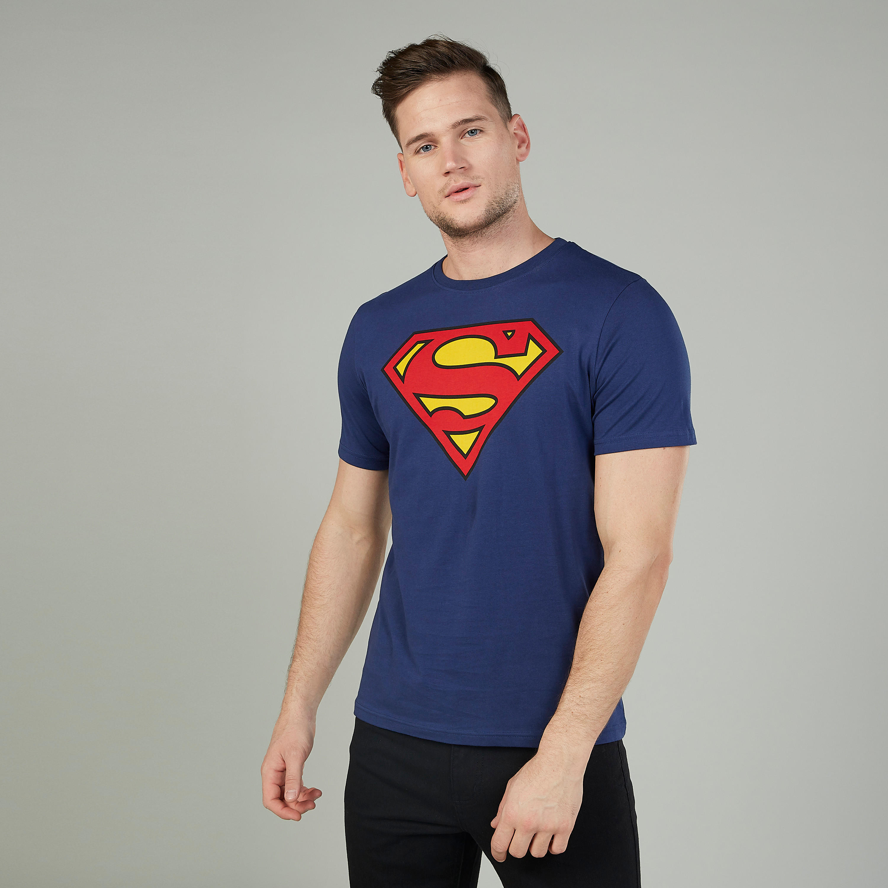 تيشيرت سليم بياقة ضيقة وأكمام قصيرة وطبعات سوبرمان-men-clothing-tshirtsandpolos-tshirts-image-1