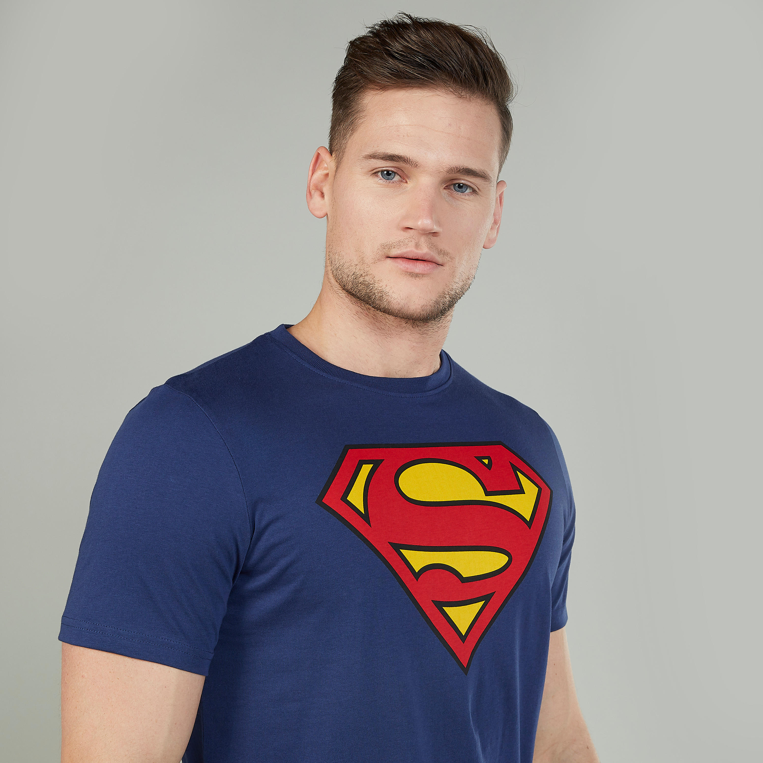 تيشيرت سليم بياقة ضيقة وأكمام قصيرة وطبعات سوبرمان-men-clothing-tshirtsandpolos-tshirts-image-3