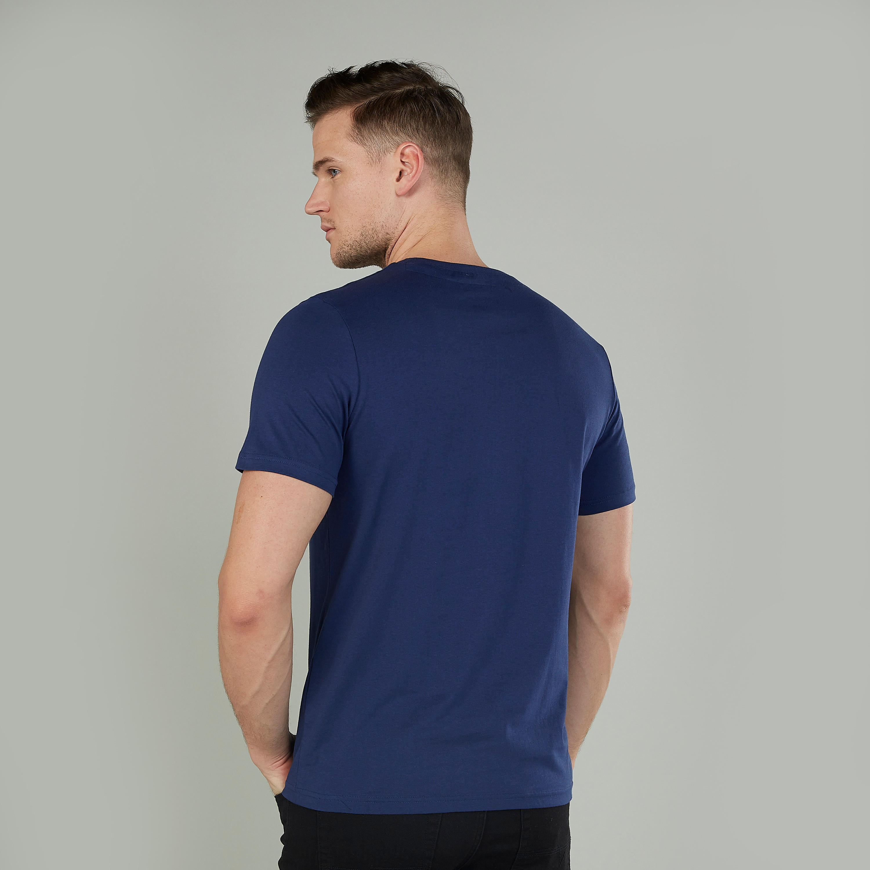 تيشيرت سليم بياقة ضيقة وأكمام قصيرة وطبعات سوبرمان-men-clothing-tshirtsandpolos-tshirts-image-4