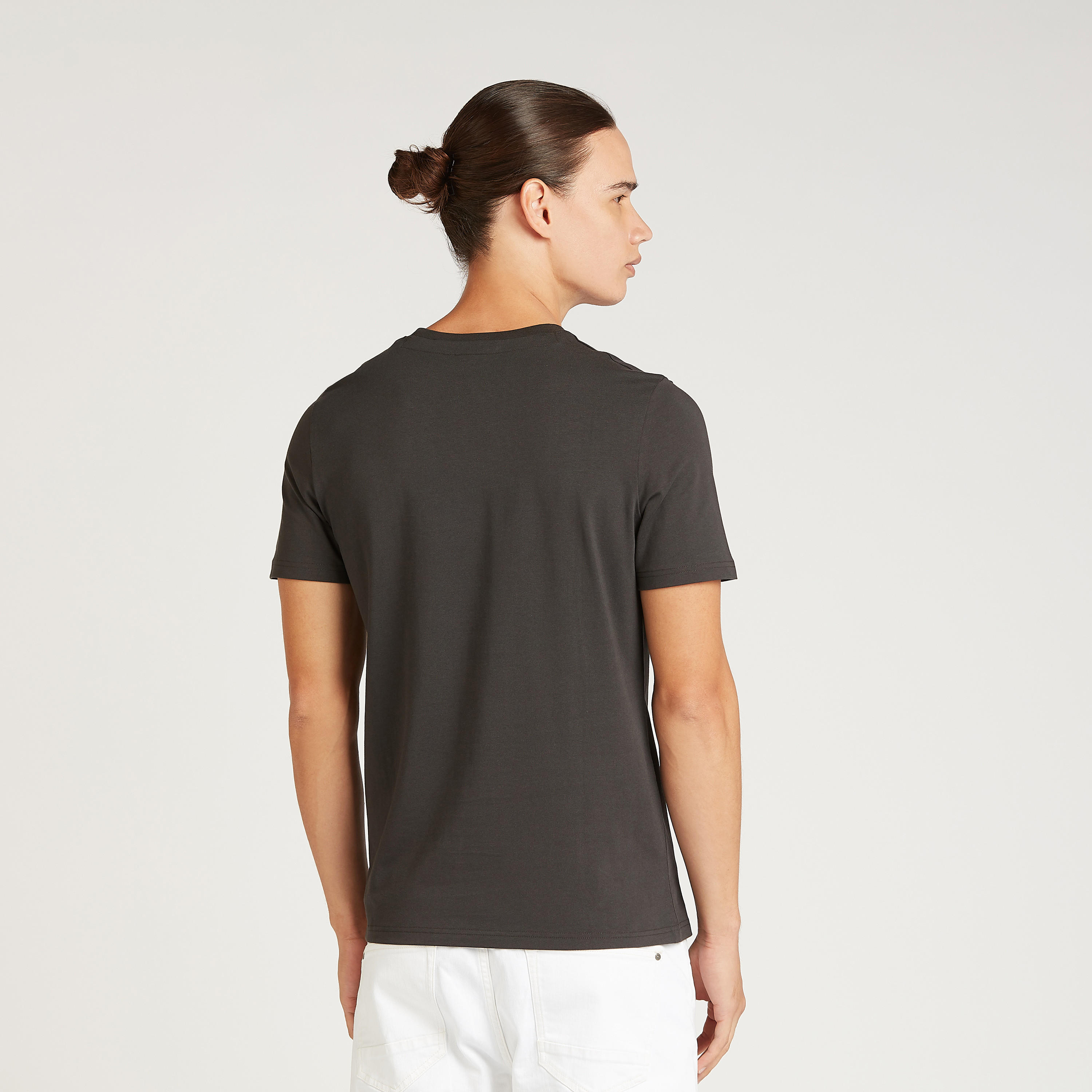 تيشيرت بقصة سليم بياقة ضيقة وأكمام قصيرة وطبعات-men-clothing-tshirtsandpolos-tshirts-image-4