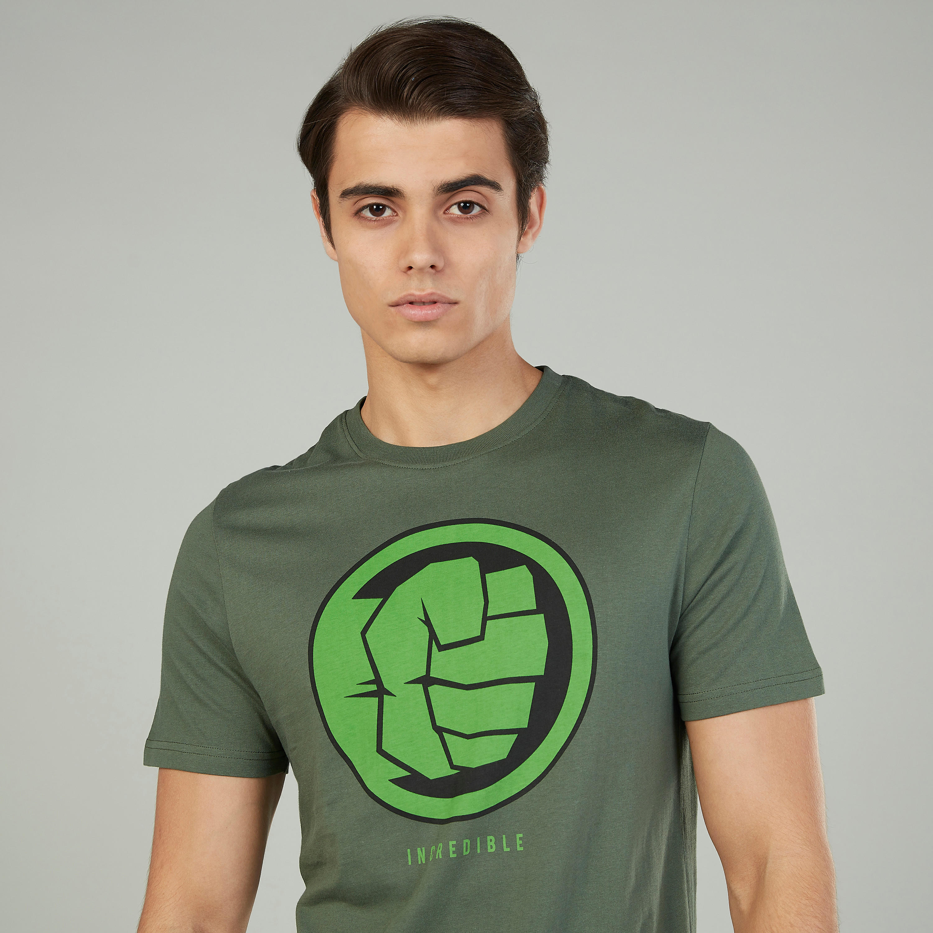 تيشيرت سليم بياقة ضيّقة وأكمام قصيرة وطبعات هالك-men-clothing-tshirtsandpolos-tshirts-image-3