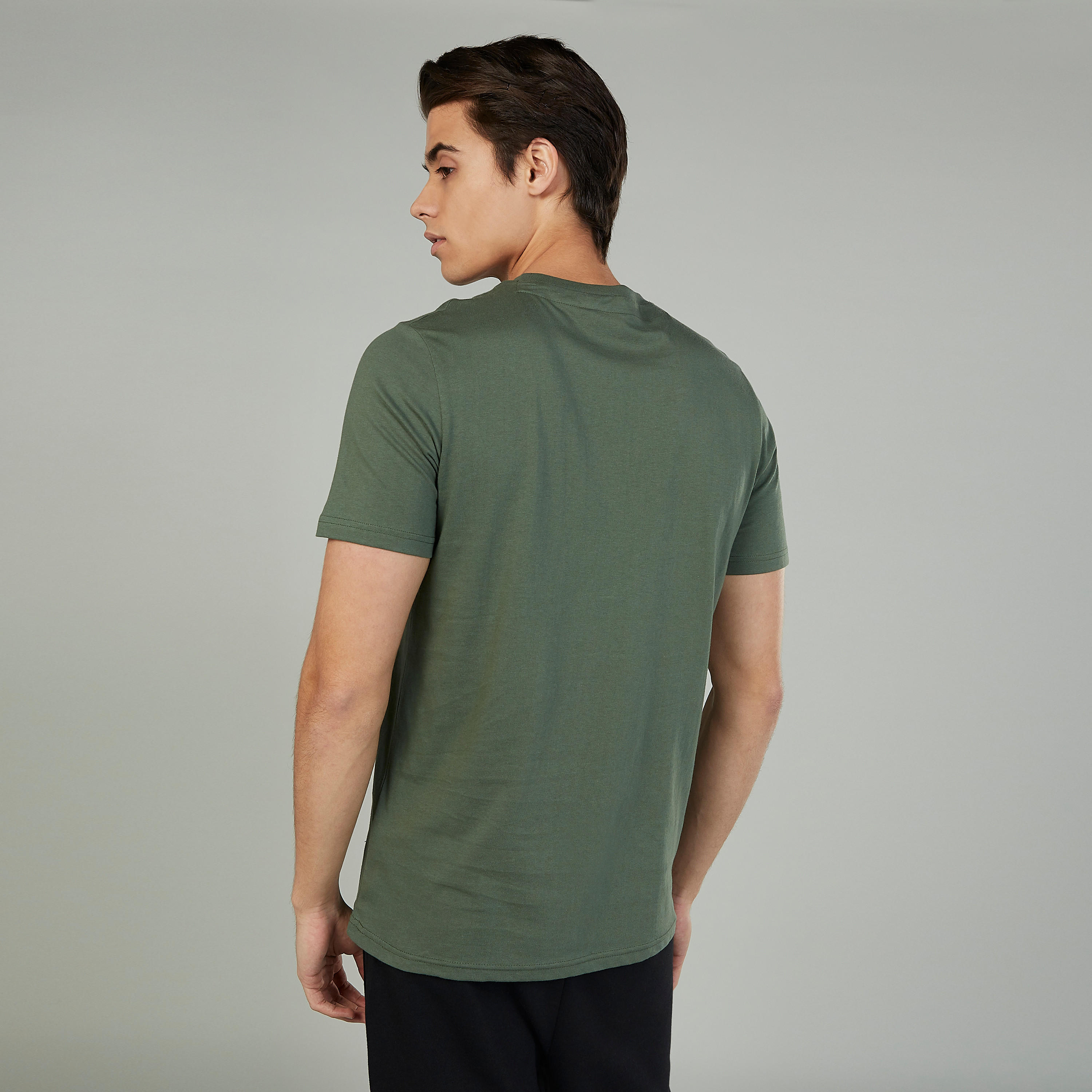 تيشيرت سليم بياقة ضيّقة وأكمام قصيرة وطبعات هالك-men-clothing-tshirtsandpolos-tshirts-image-4