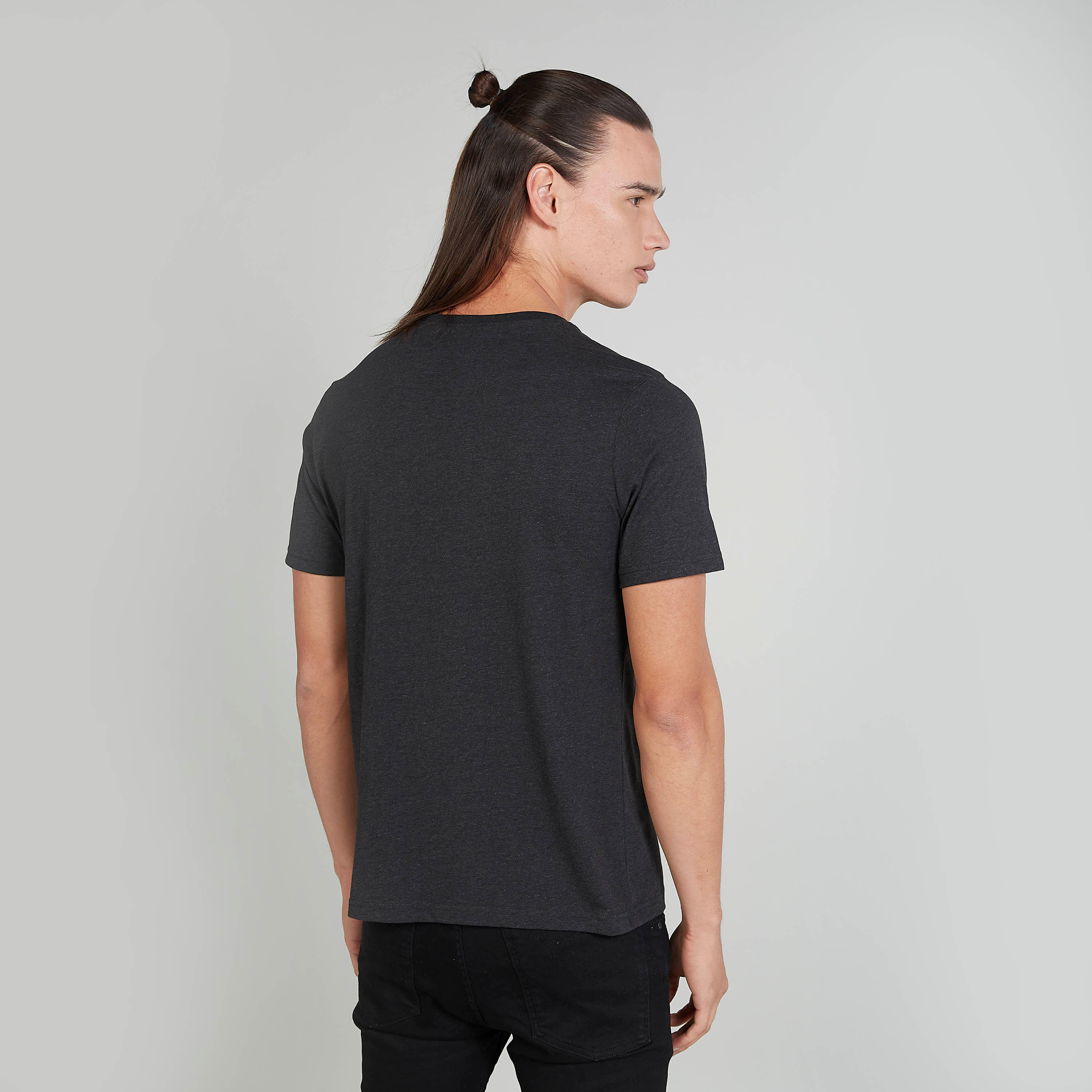 تيشيرت سليم بياقة ضيقة وأكمام قصيرة وطبعات غارفيلد-men-clothing-tshirtsandpolos-tshirts-image-4