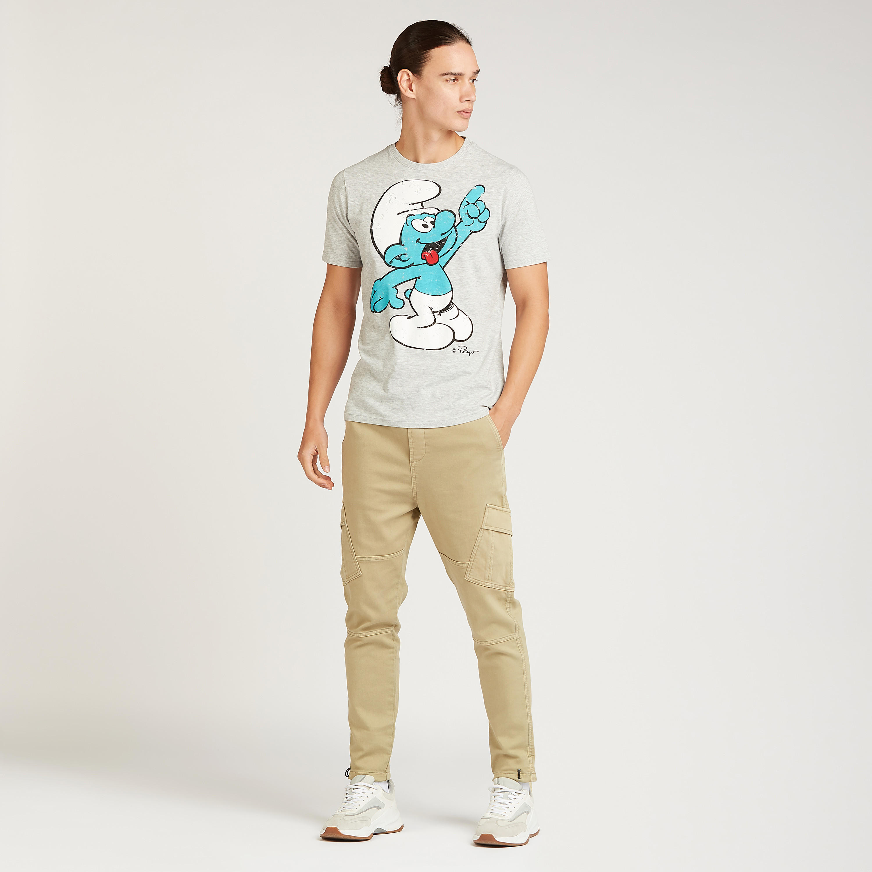 تيشيرت بقصة سليم بياقة ضيقة واكمام قصيرة وطبعات كلامسي سميرف-men-clothing-tshirtsandpolos-tshirts-image-2