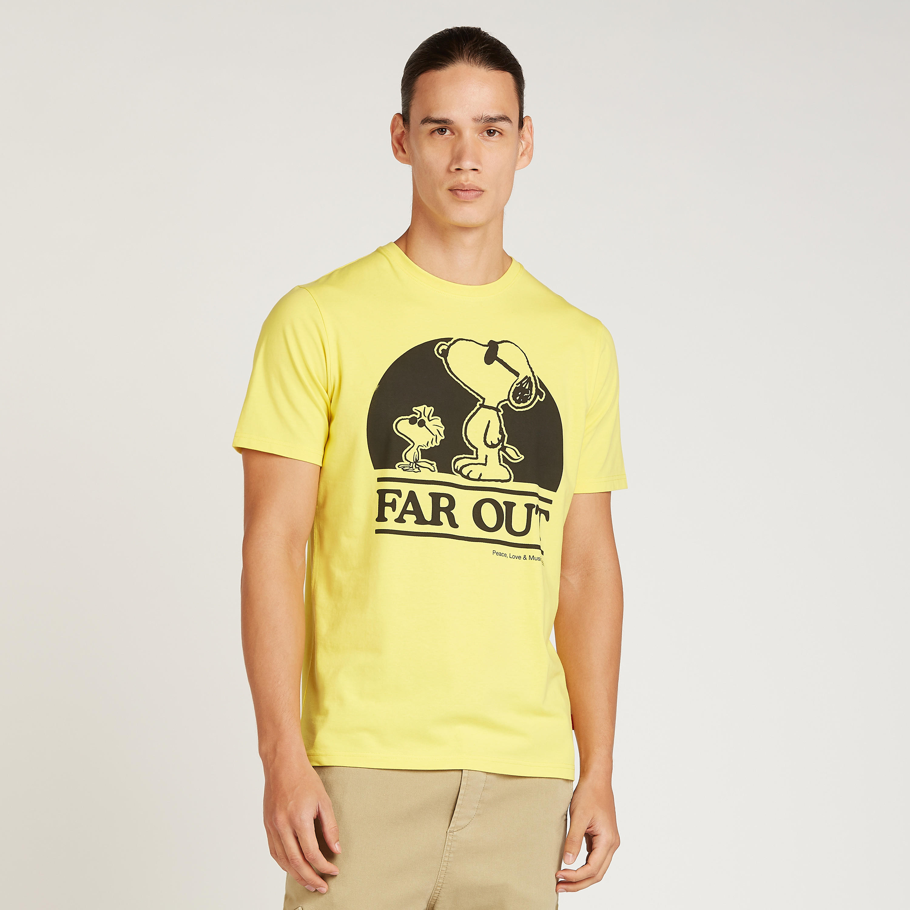 تيشيرت بقصة سليم بياقة ضيقة وأكمام قصيرة وطبعات سنوبي-men-clothing-tshirtsandpolos-tshirts-image-1