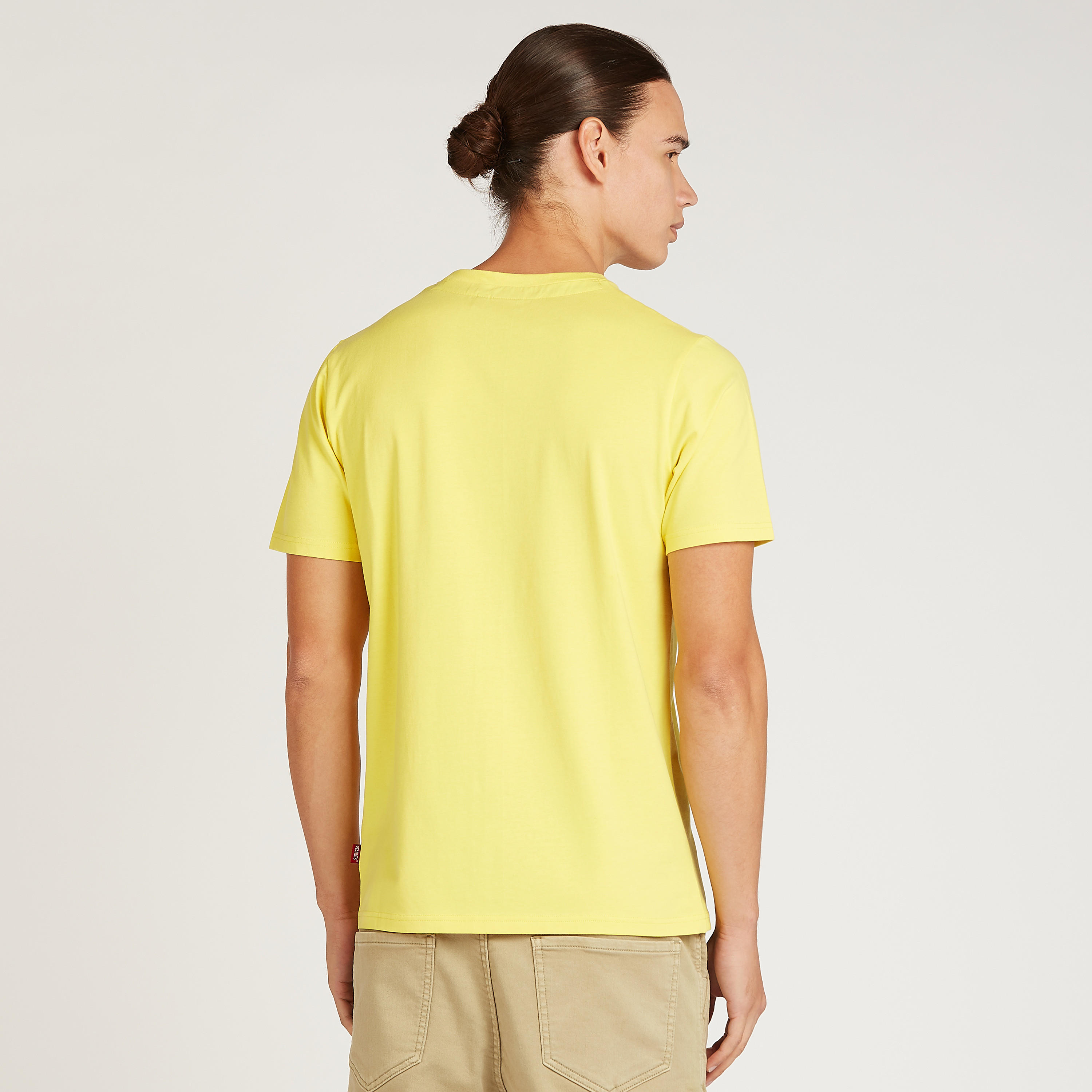 تيشيرت بقصة سليم بياقة ضيقة وأكمام قصيرة وطبعات سنوبي-men-clothing-tshirtsandpolos-tshirts-image-4