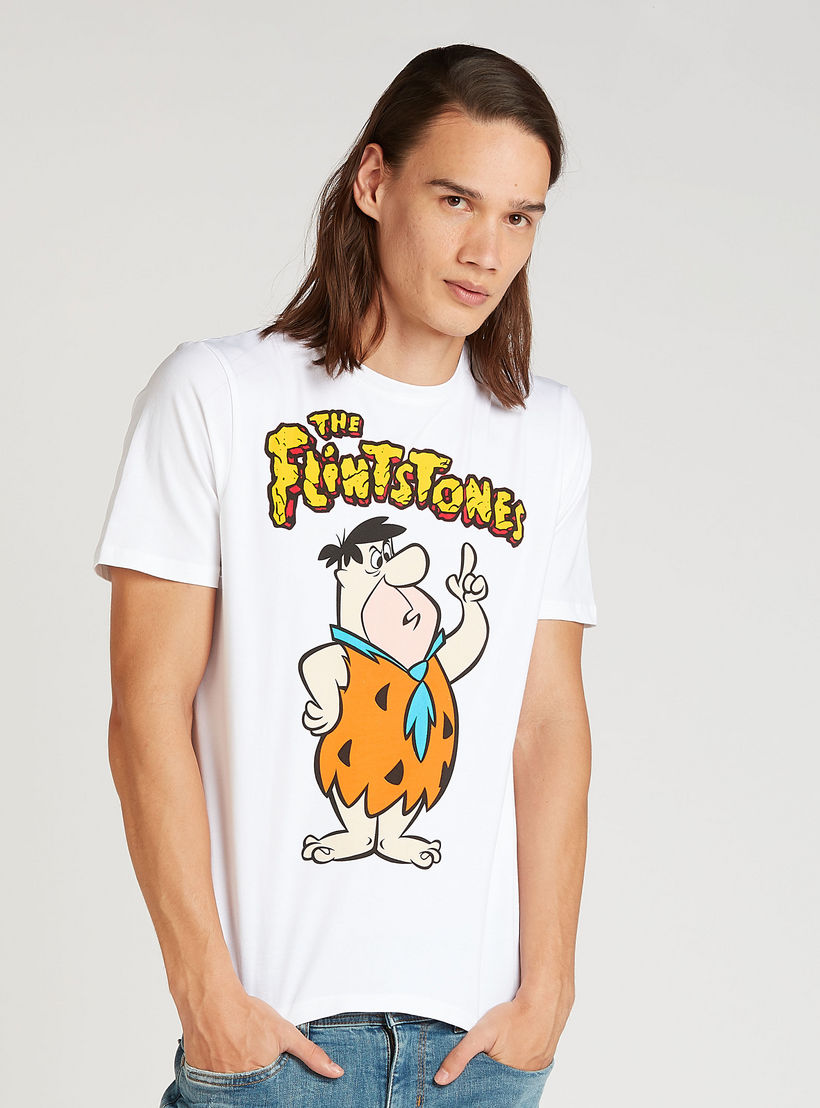 تيشيرت مستدام سليم فيت بطبعات فلينستون وياقة ضيّقة-men-clothing-tshirtsandpolos-tshirts-image-1