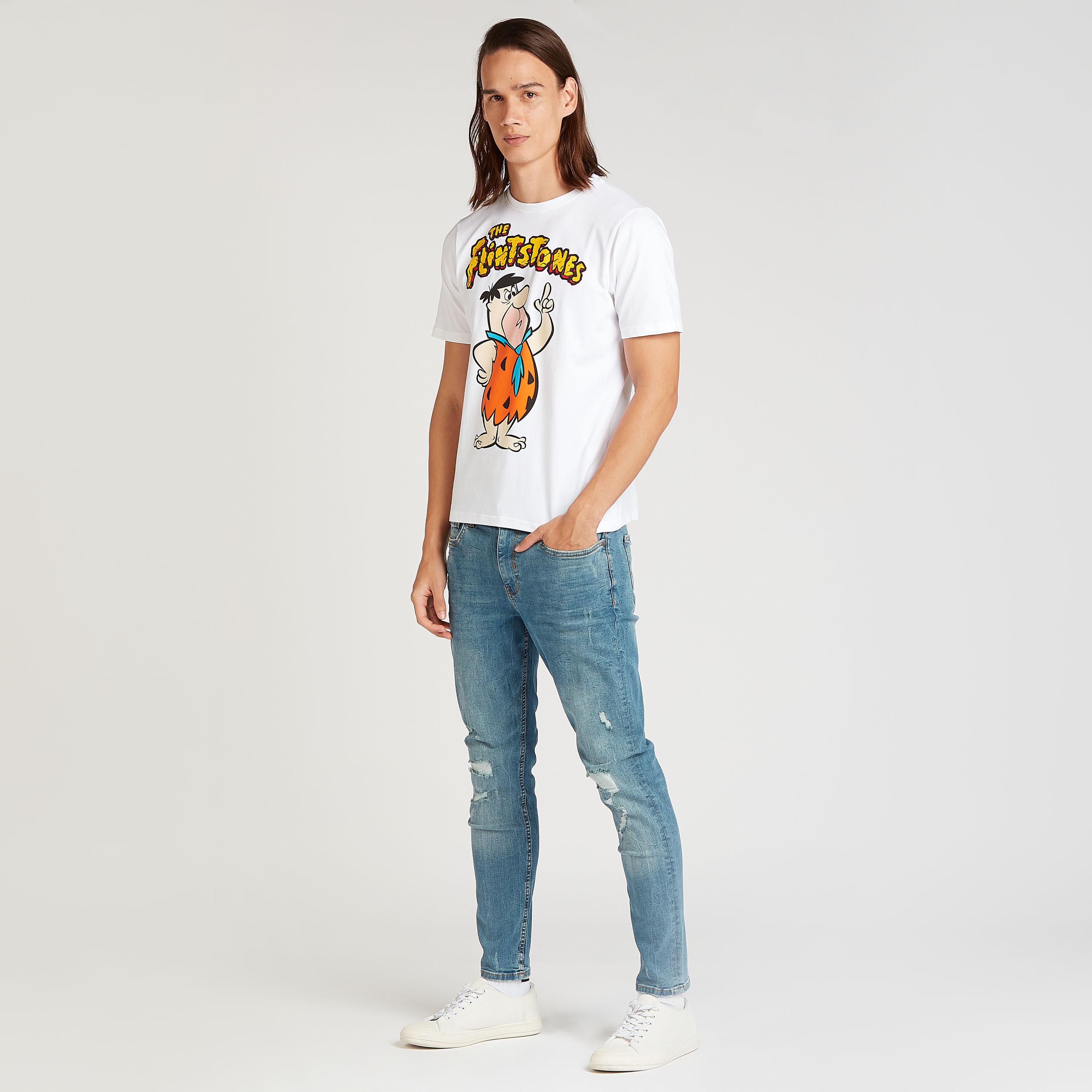 تيشيرت مستدام سليم فيت بطبعات فلينستون وياقة ضيّقة-men-clothing-tshirtsandpolos-tshirts-image-2