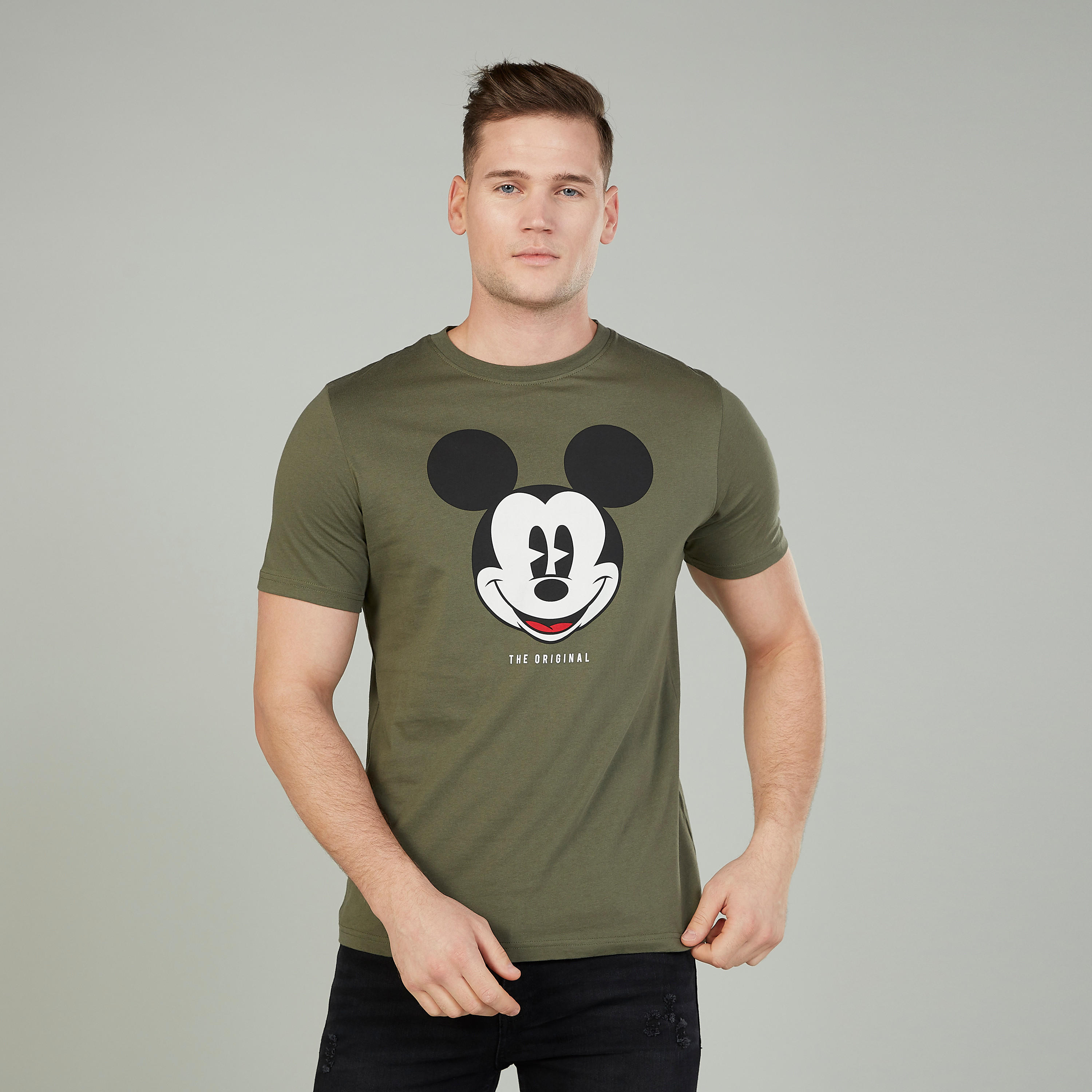 تيشيرت سليم بياقة ضيقة وأكمام قصيرة وطبعات ميكي ماوس-men-clothing-tshirtsandpolos-tshirts-image-1
