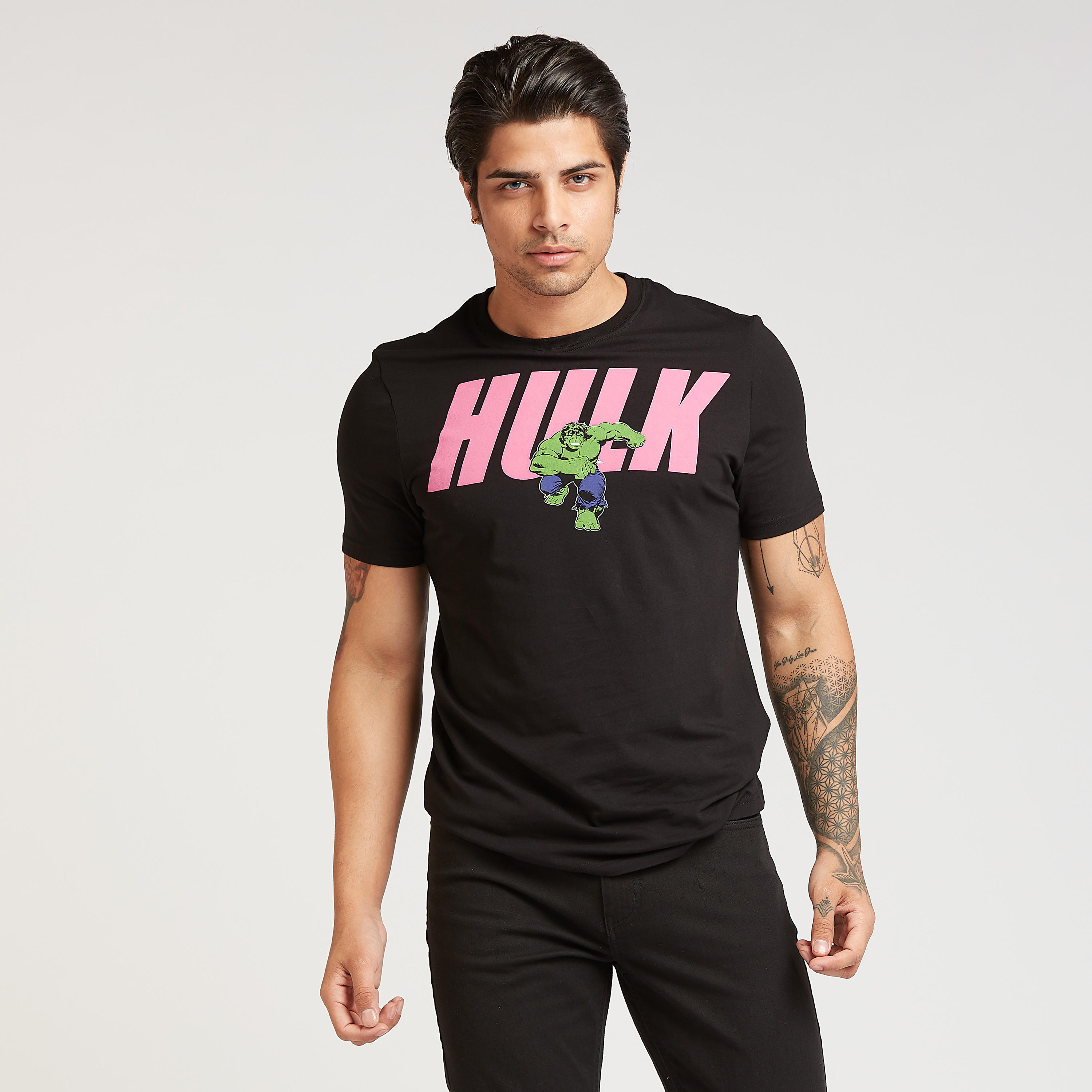 تيشيرت سليم بياقة ضيّقة وأكمام قصيرة وطبعات هالك-men-clothing-tshirtsandpolos-tshirts-image-1