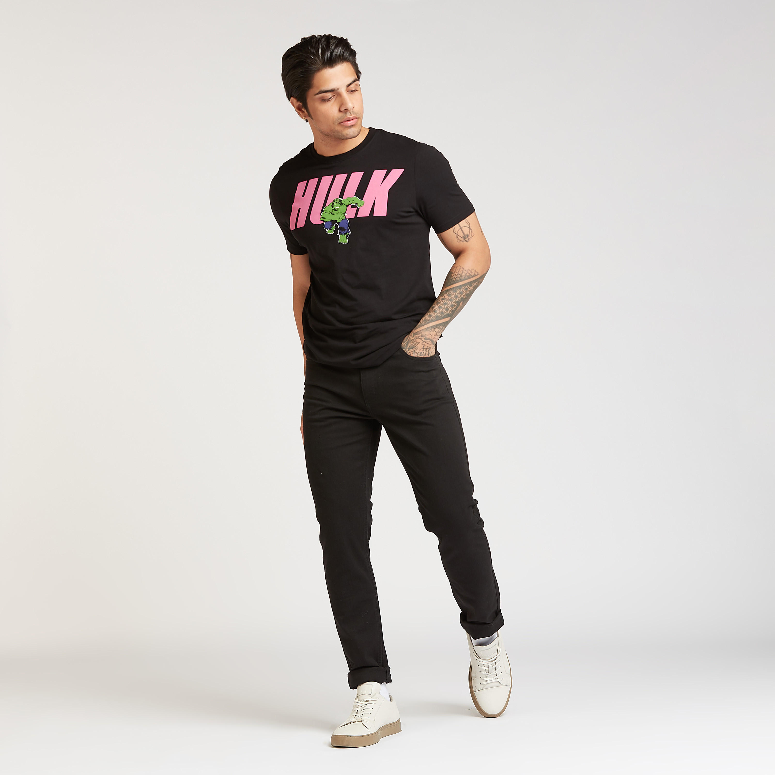 تيشيرت سليم بياقة ضيّقة وأكمام قصيرة وطبعات هالك-men-clothing-tshirtsandpolos-tshirts-image-2