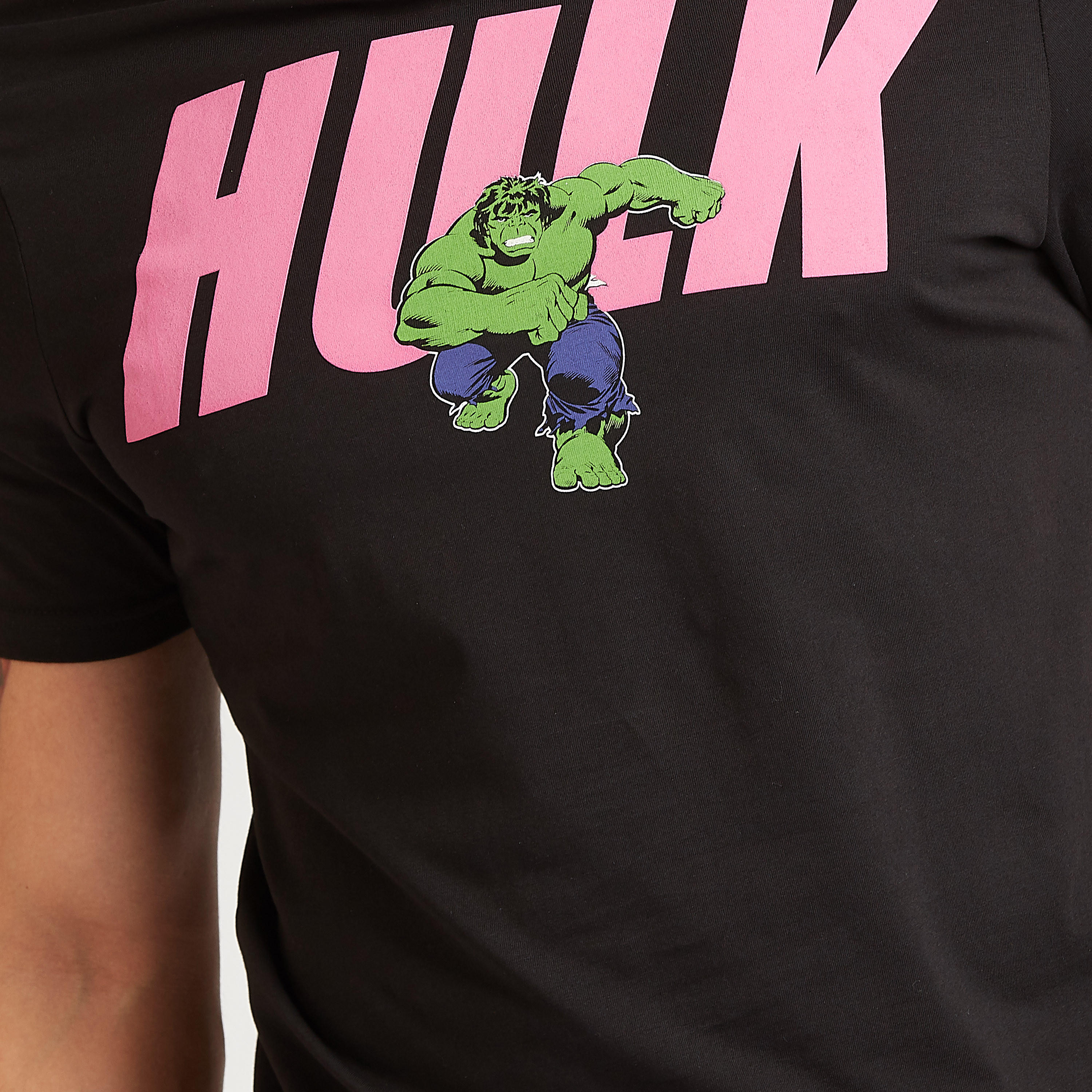 تيشيرت سليم بياقة ضيّقة وأكمام قصيرة وطبعات هالك-men-clothing-tshirtsandpolos-tshirts-image-3