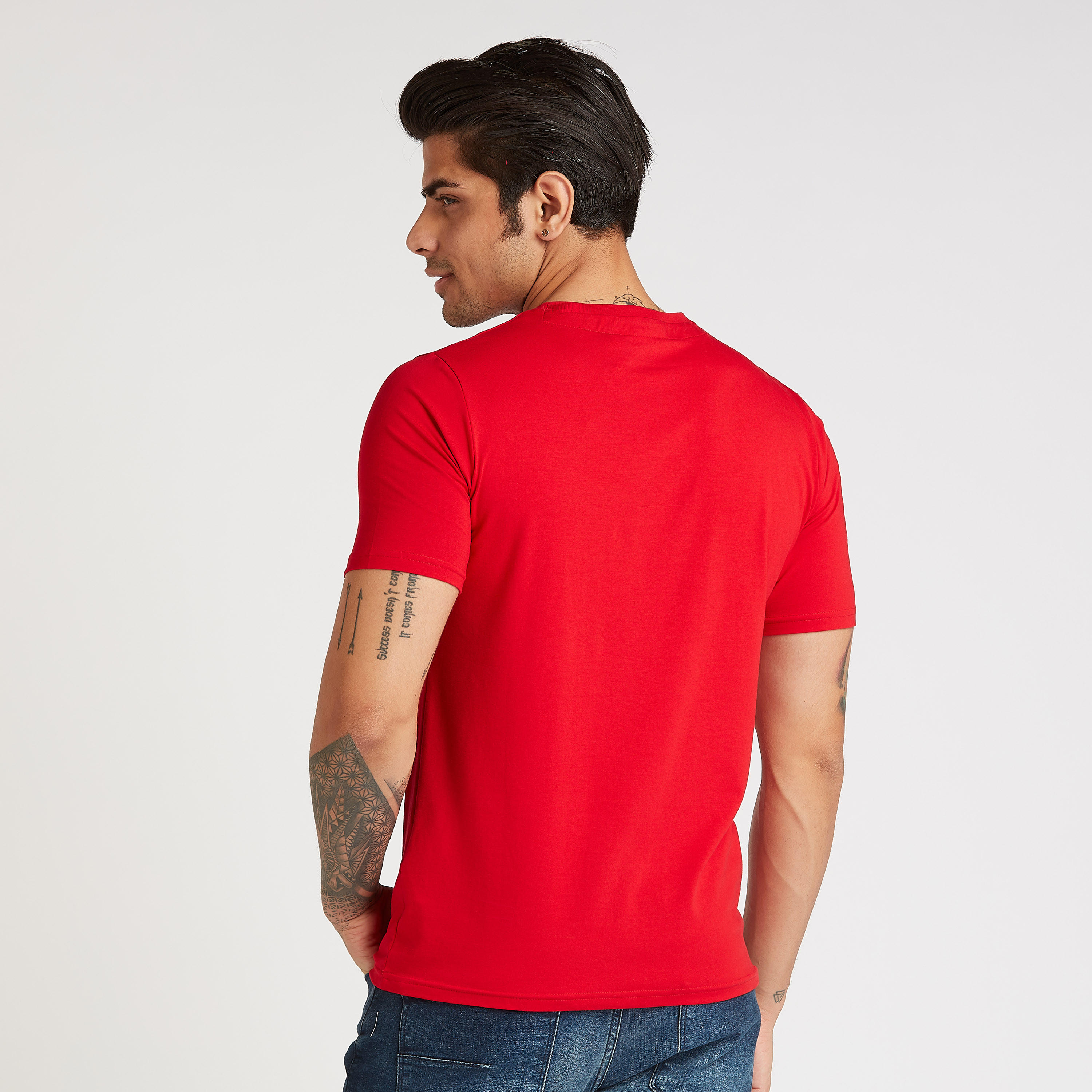 تيشيرت سليم بياقة ضيّقة وأكمام قصيرة وطبعات-men-clothing-tshirtsandpolos-tshirts-image-4