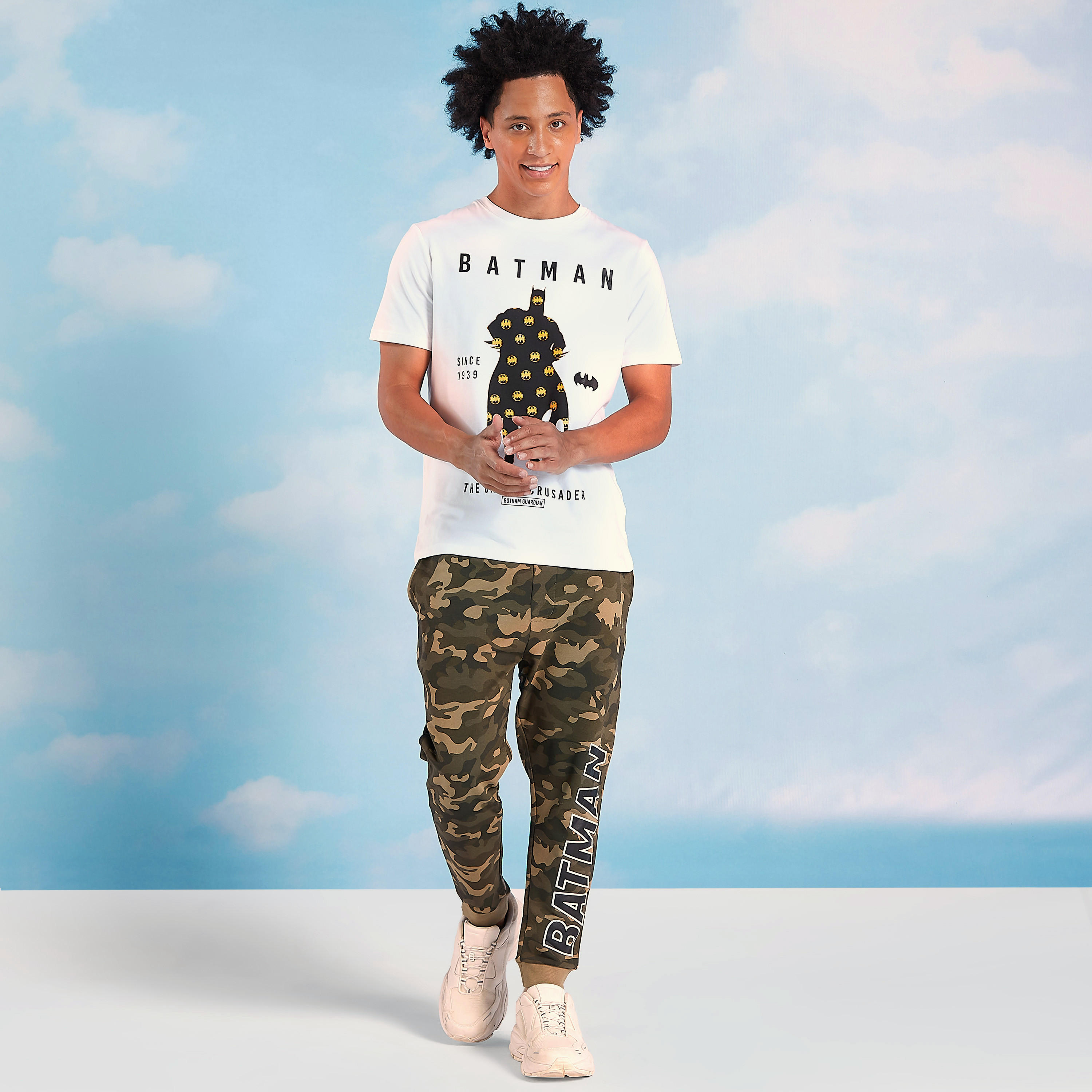تيشيرت سليم بياقة ضيقة وأكمام قصيرة وطبعات باتمان-men-clothing-tshirtsandpolos-tshirts-image-2