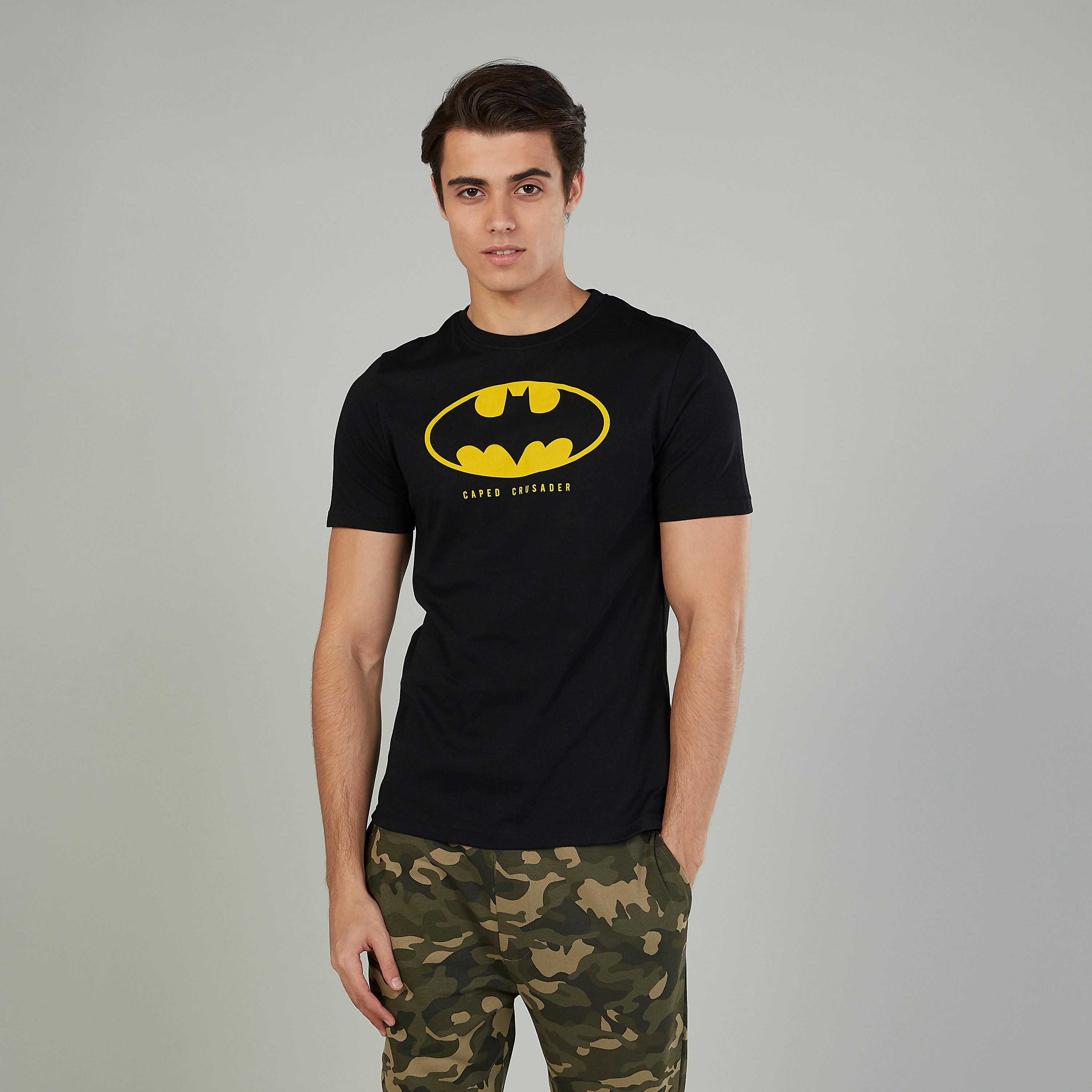 تيشيرت سليم بياقة ضيقة وأكمام قصيرة وطبعات باتمان-men-clothing-tshirtsandpolos-tshirts-image-1