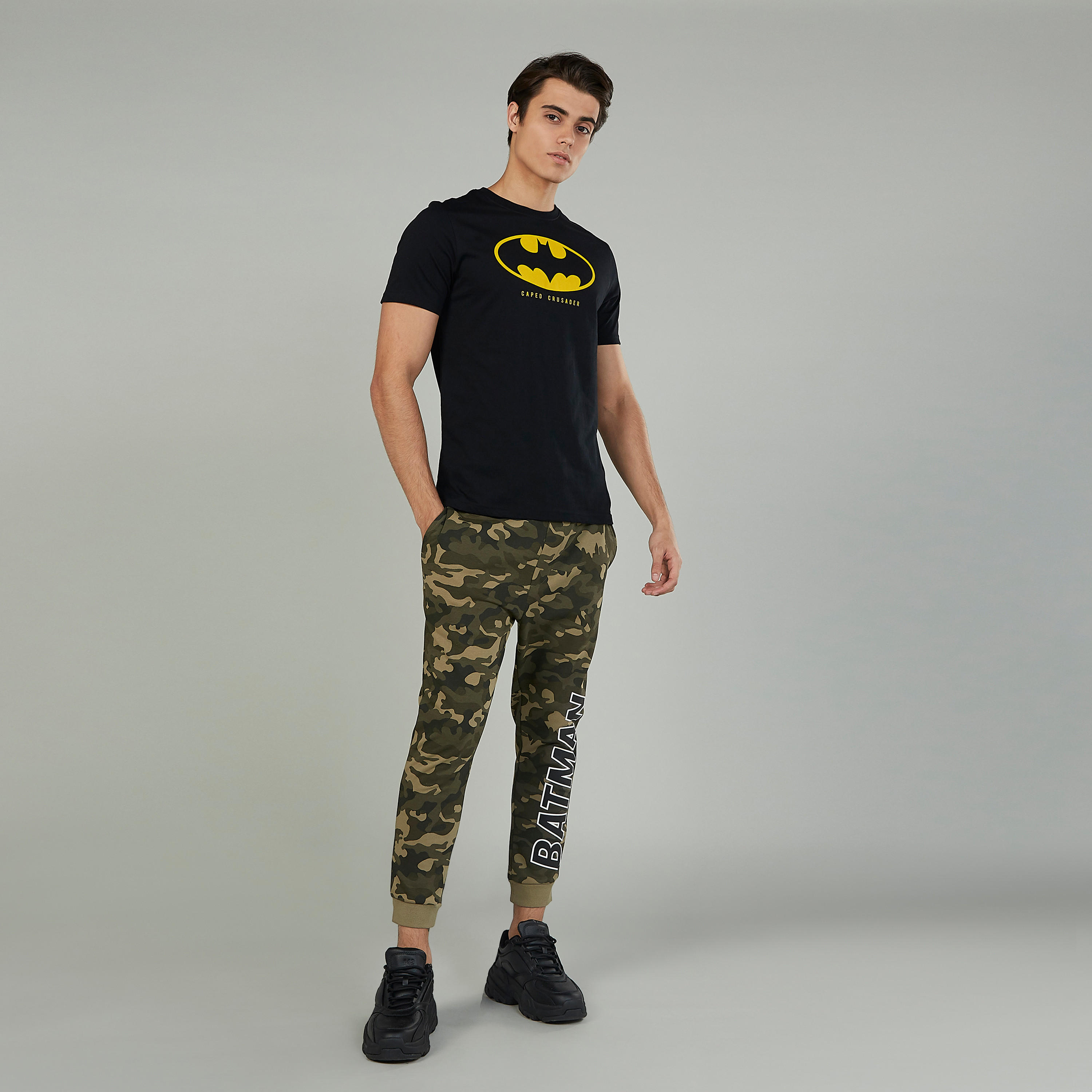 تيشيرت سليم بياقة ضيقة وأكمام قصيرة وطبعات باتمان-men-clothing-tshirtsandpolos-tshirts-image-2