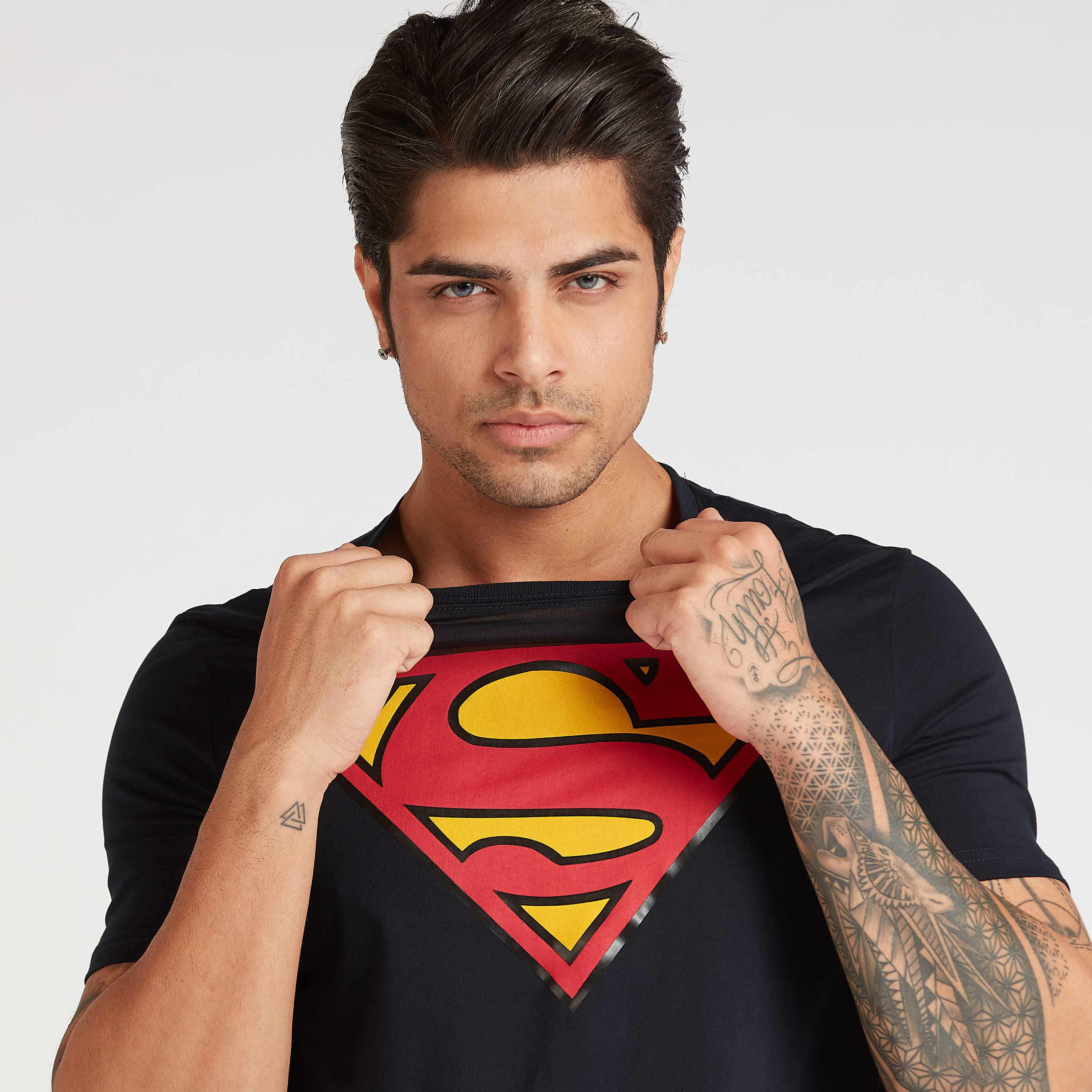 تيشيرت سليم بياقة ضيقة وأكمام قصيرة وطبعات سوبرمان-men-clothing-tshirtsandpolos-tshirts-image-3