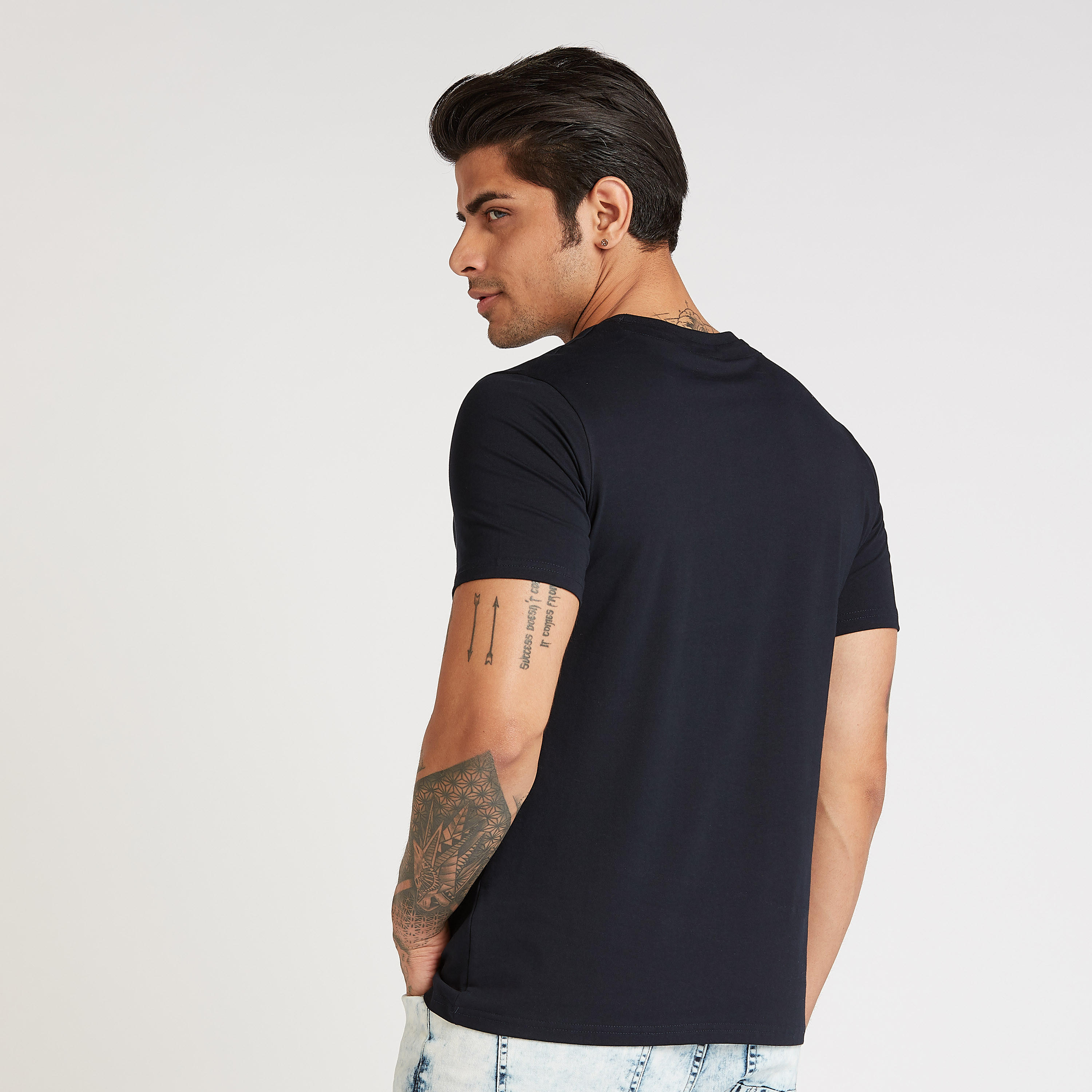 تيشيرت سليم بياقة ضيقة وأكمام قصيرة وطبعات سوبرمان-men-clothing-tshirtsandpolos-tshirts-image-4