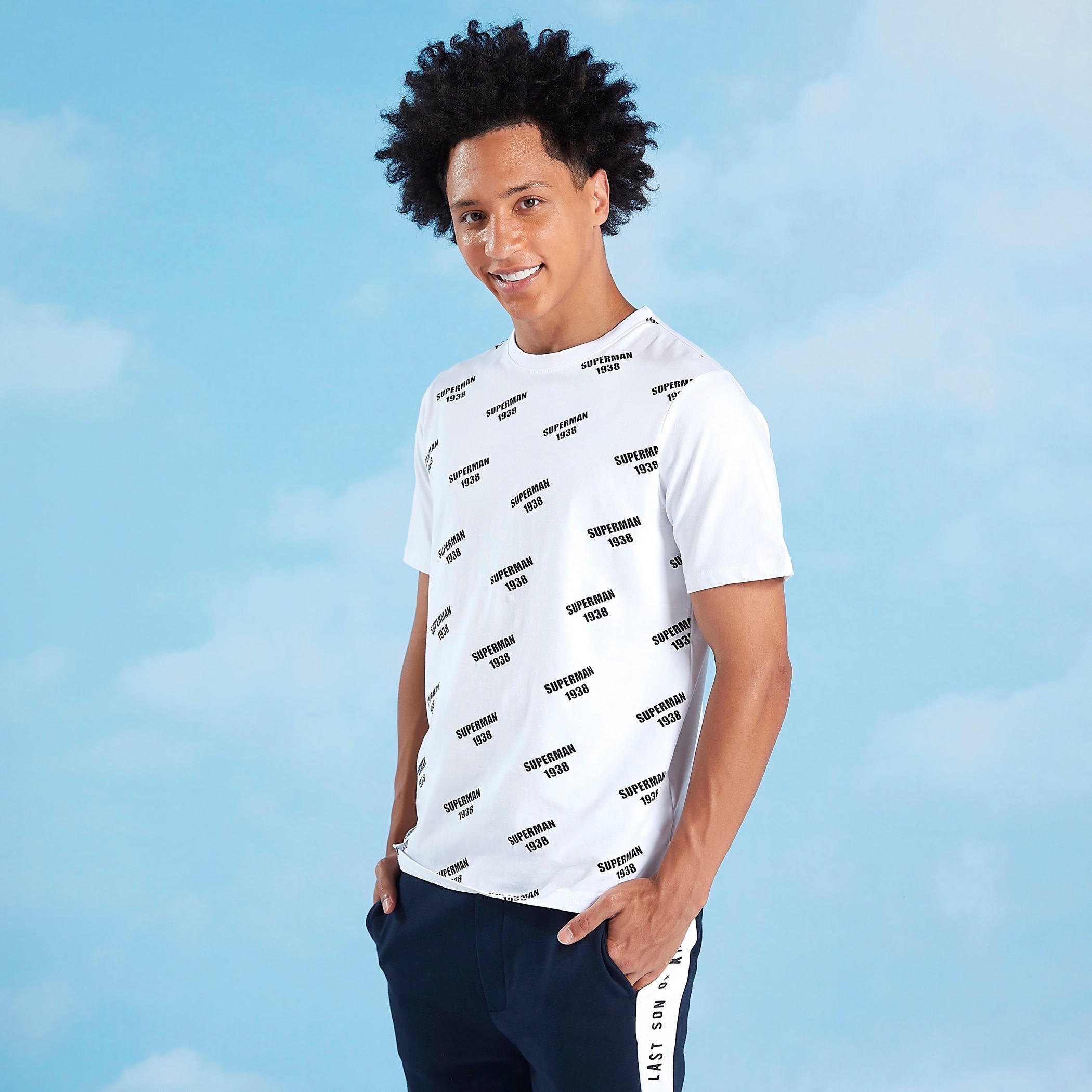 تيشيرت سليم بياقة ضيقة وأكمام قصيرة وطبعات سوبرمان-men-clothing-tshirtsandpolos-tshirts-image-1