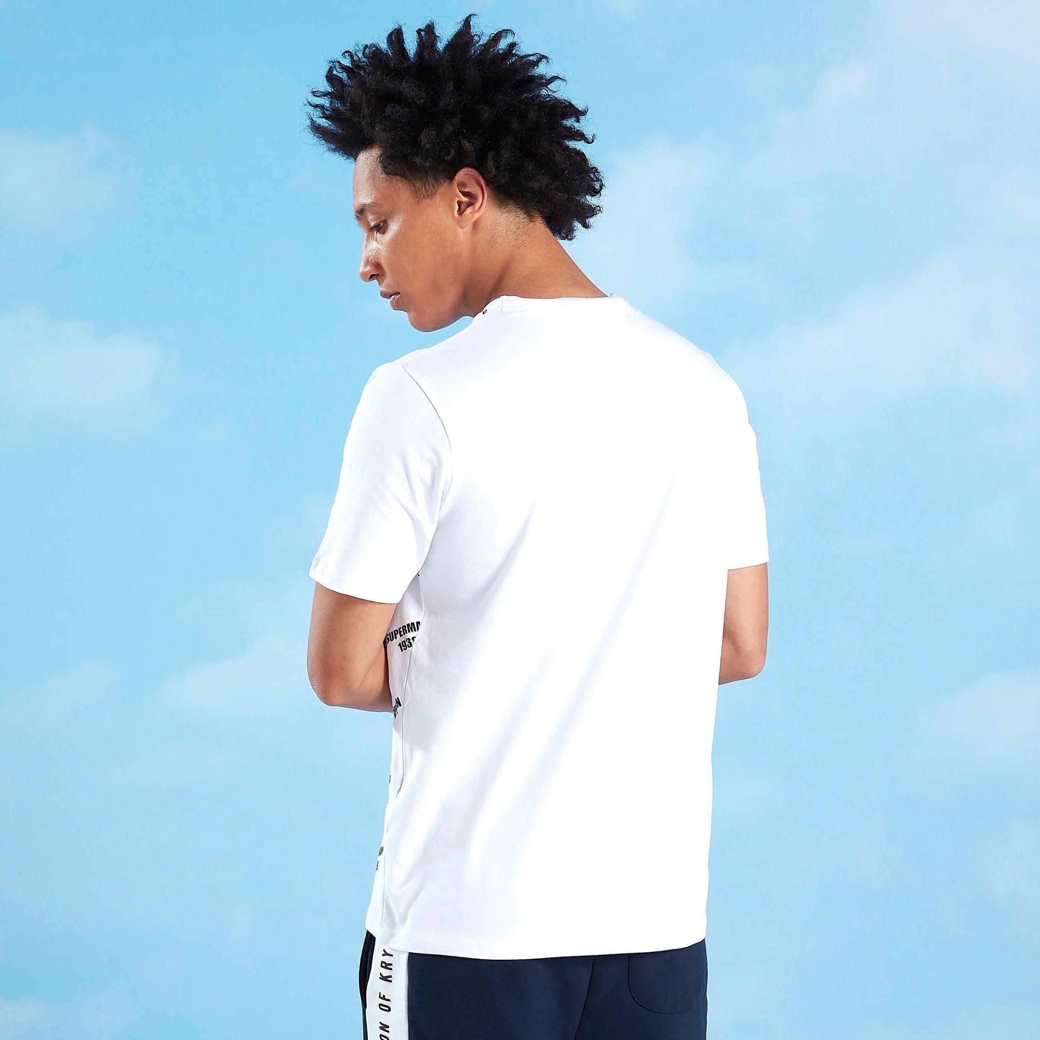 تيشيرت سليم بياقة ضيقة وأكمام قصيرة وطبعات سوبرمان-men-clothing-tshirtsandpolos-tshirts-image-4