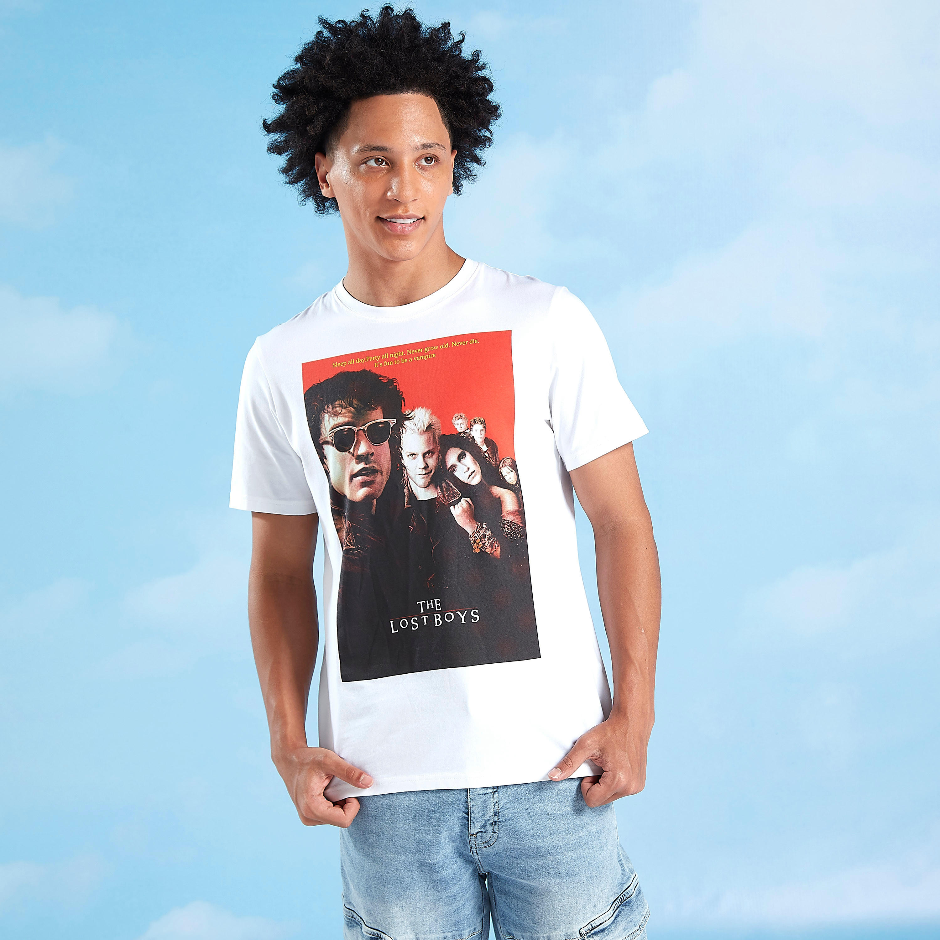 تيشيرت بقصة سليم بياقة ضيقة وأكمام قصيرة بطبعات ذا لاست بويز-men-clothing-tshirtsandpolos-tshirts-image-2