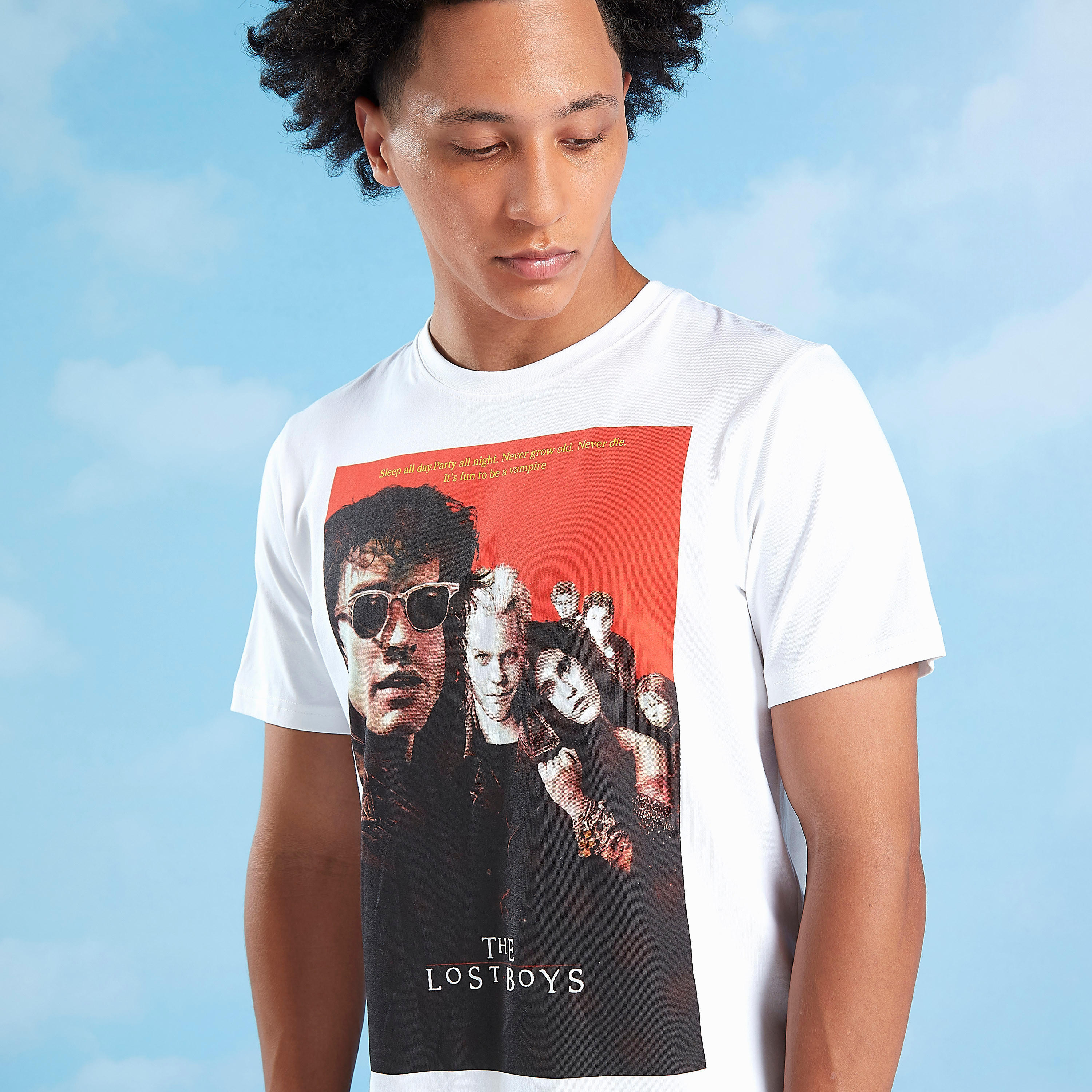 تيشيرت بقصة سليم بياقة ضيقة وأكمام قصيرة بطبعات ذا لاست بويز-men-clothing-tshirtsandpolos-tshirts-image-4