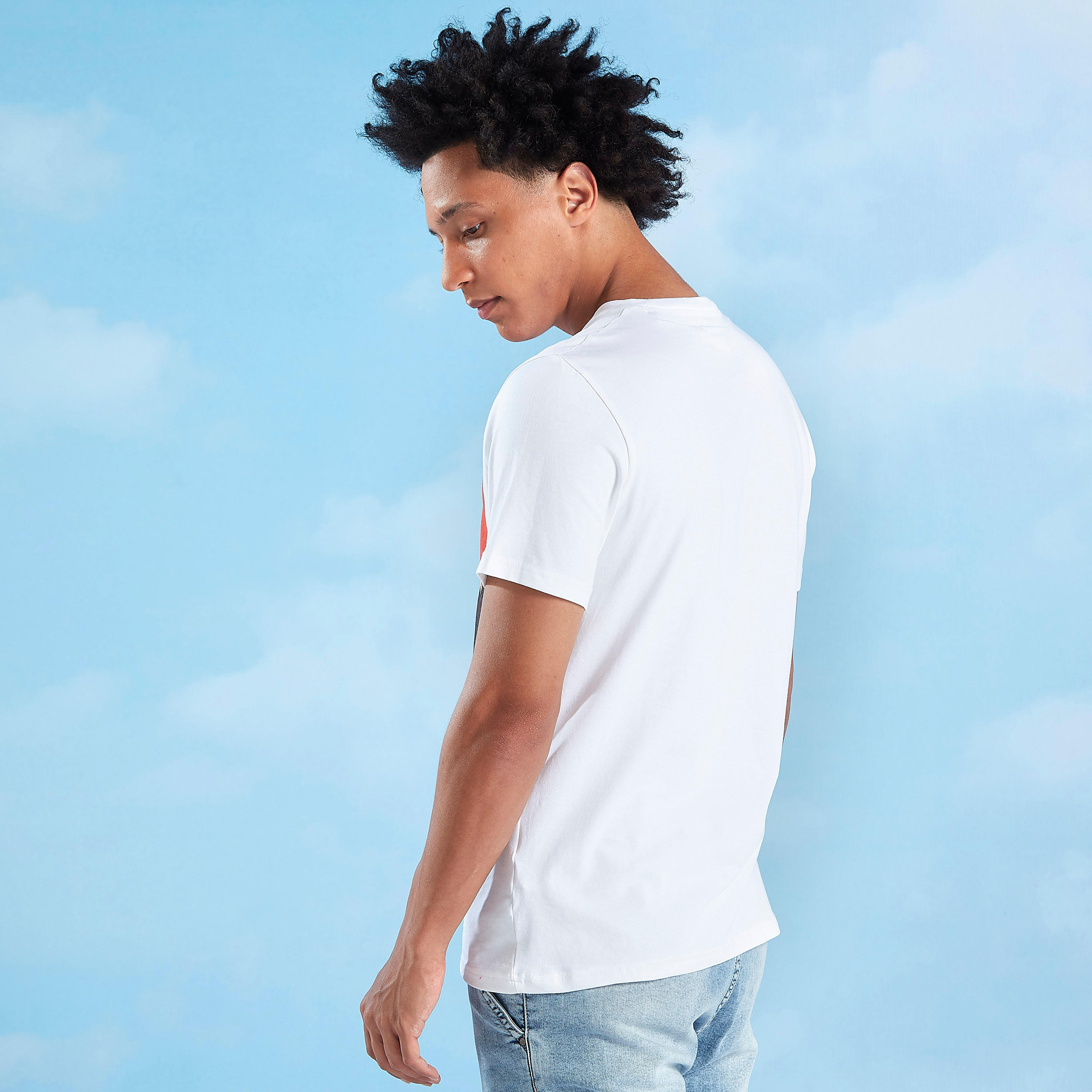 تيشيرت بقصة سليم بياقة ضيقة وأكمام قصيرة بطبعات ذا لاست بويز-men-clothing-tshirtsandpolos-tshirts-image-5
