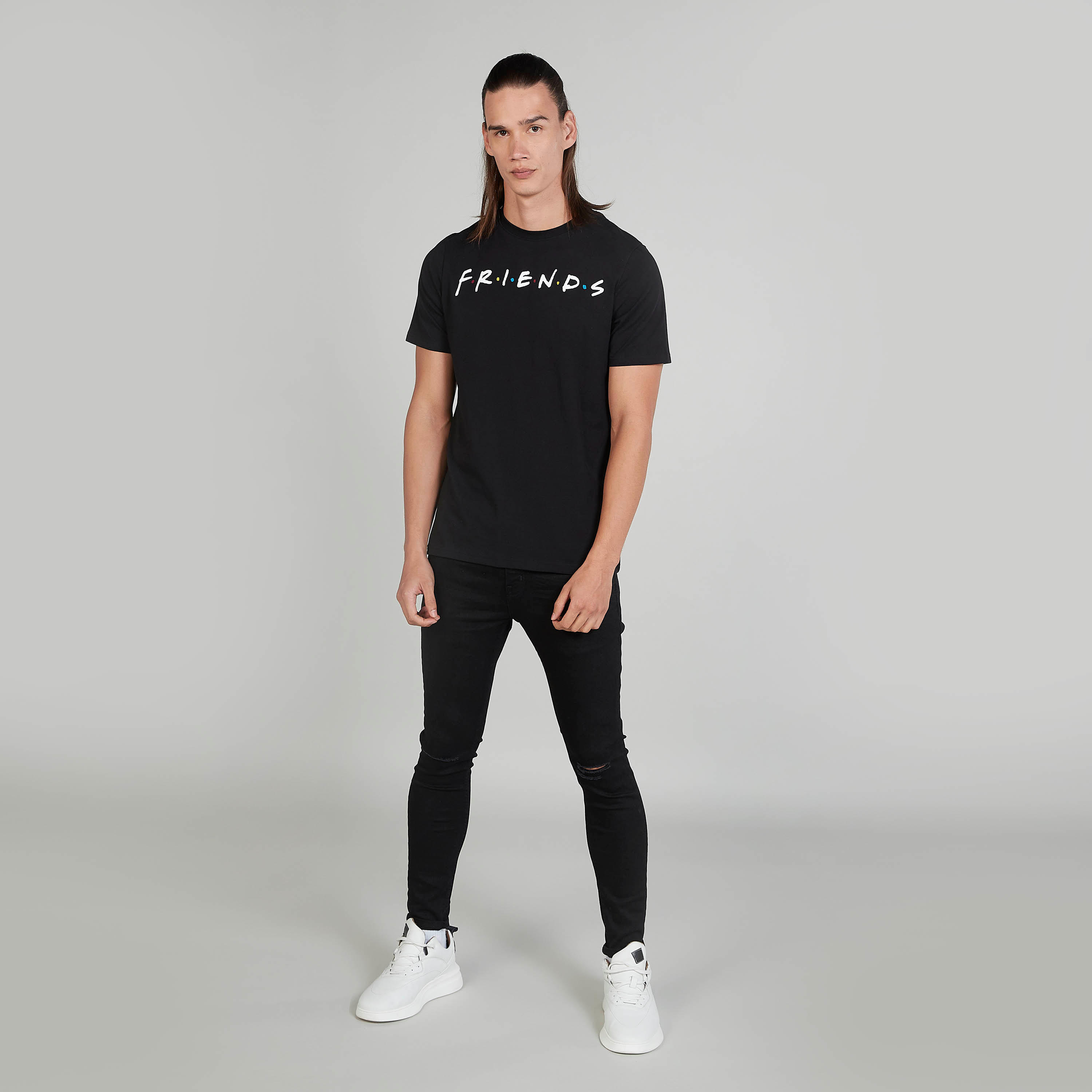 تيشيرت سليم بياقة ضيقة وأكمام قصيرة وطبعات فريندز-men-clothing-tshirtsandpolos-tshirts-image-2